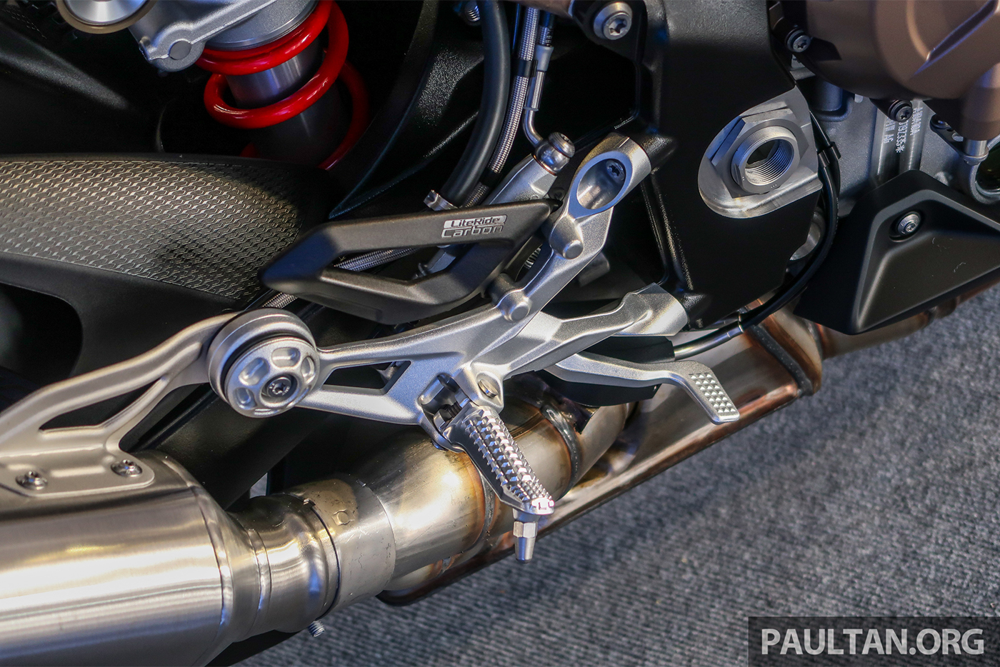 BMW S1000RR 2020 ngầu hơn với gói độ M Sport, giá từ 33.500 USD bmw-s1000rr-2019-28.jpg