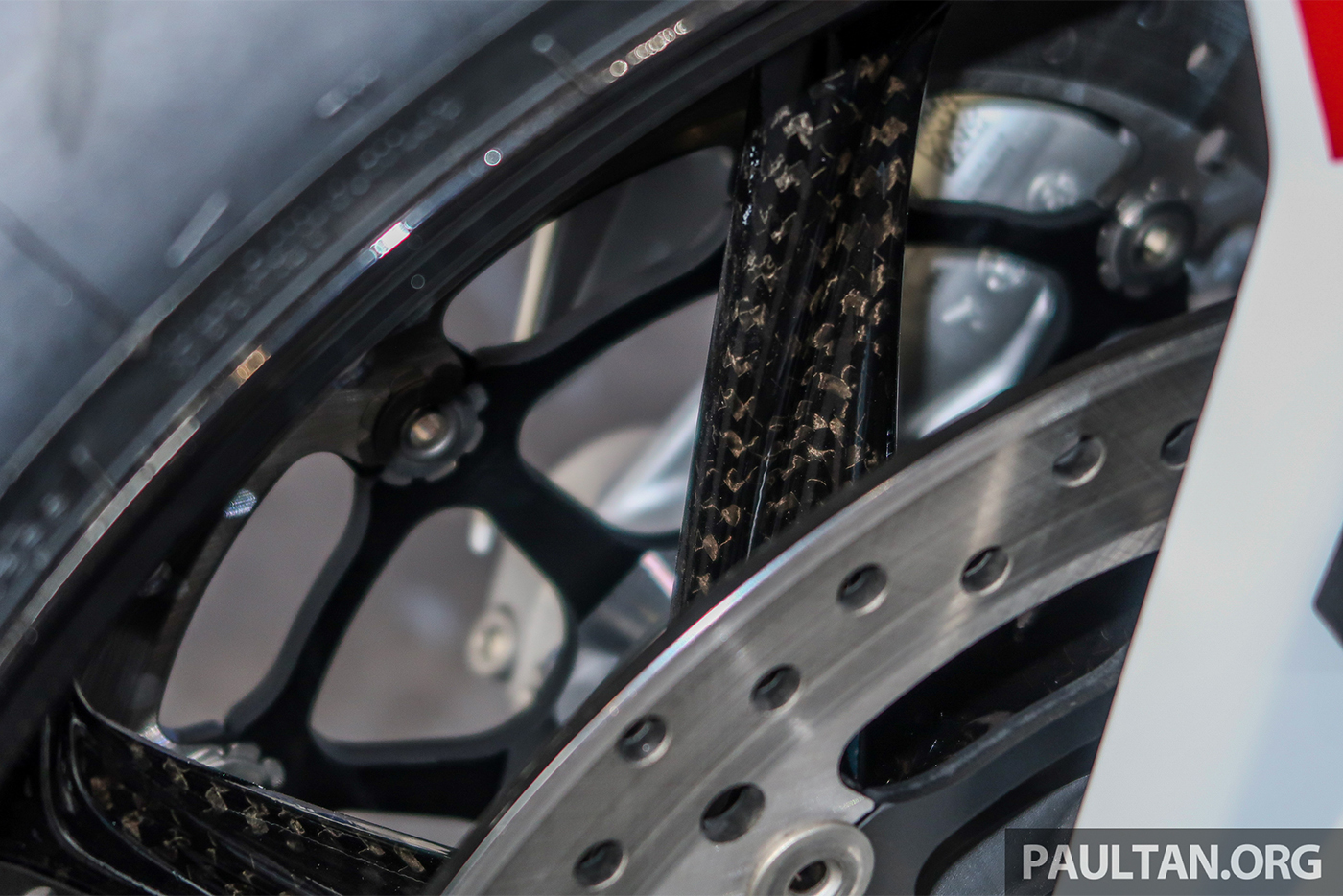 BMW S1000RR 2020 ngầu hơn với gói độ M Sport, giá từ 33.500 USD bmw-s1000rr-2019-41.jpg