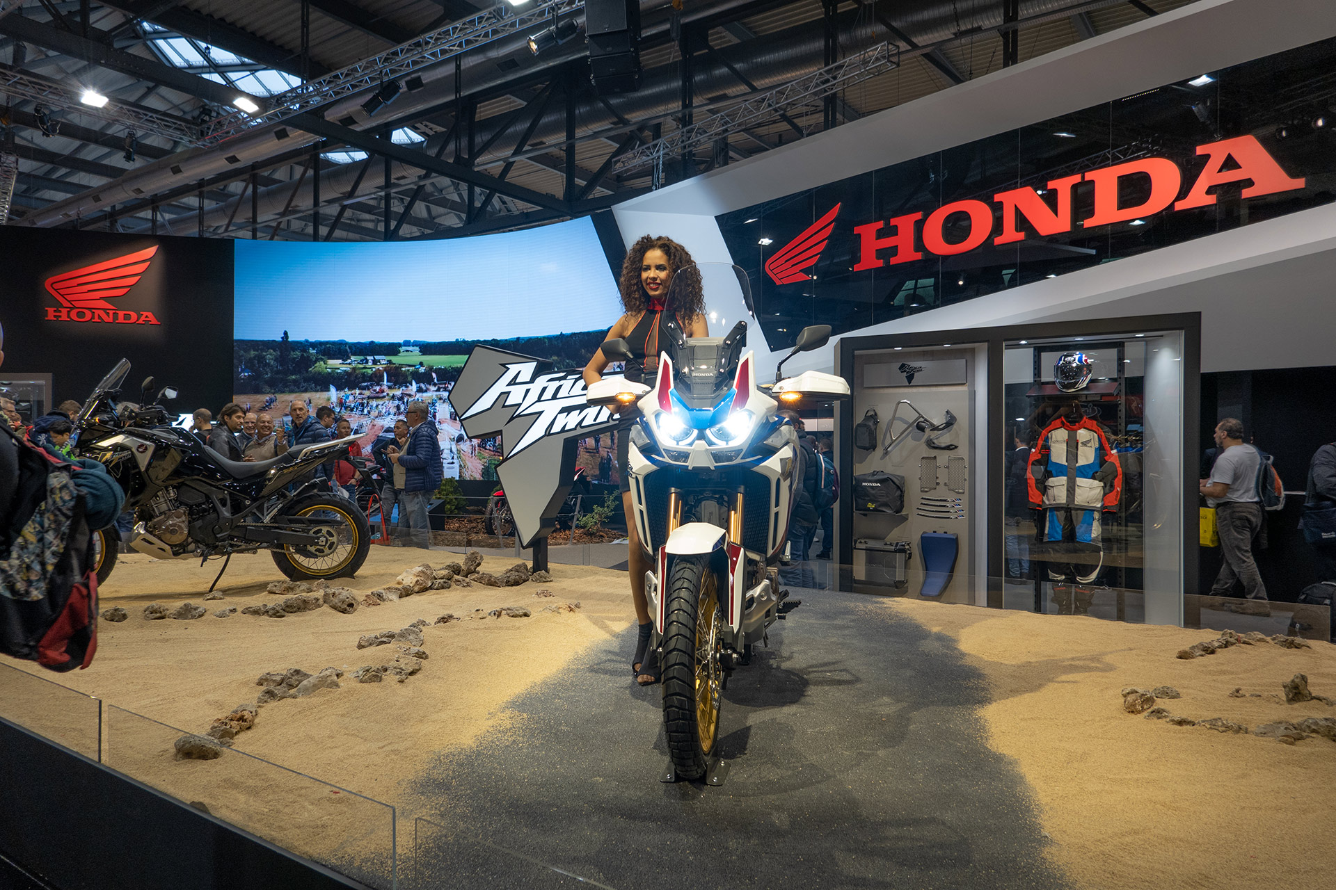 Dàn xe “khủng” của Honda đổ bộ triển lãm EICMA 2019 honda-at-eicma-2019-018.jpg
