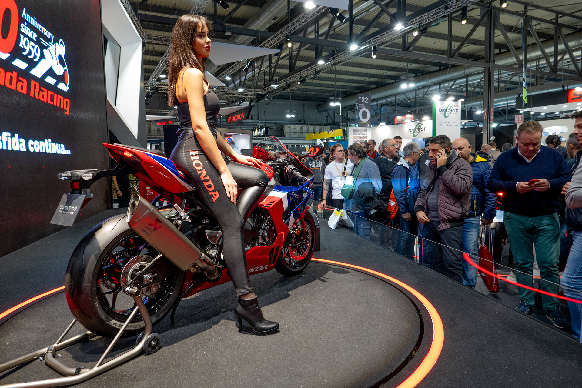 Dàn xe “khủng” của Honda đổ bộ triển lãm EICMA 2019 honda-at-eicma-2019-02.jpg