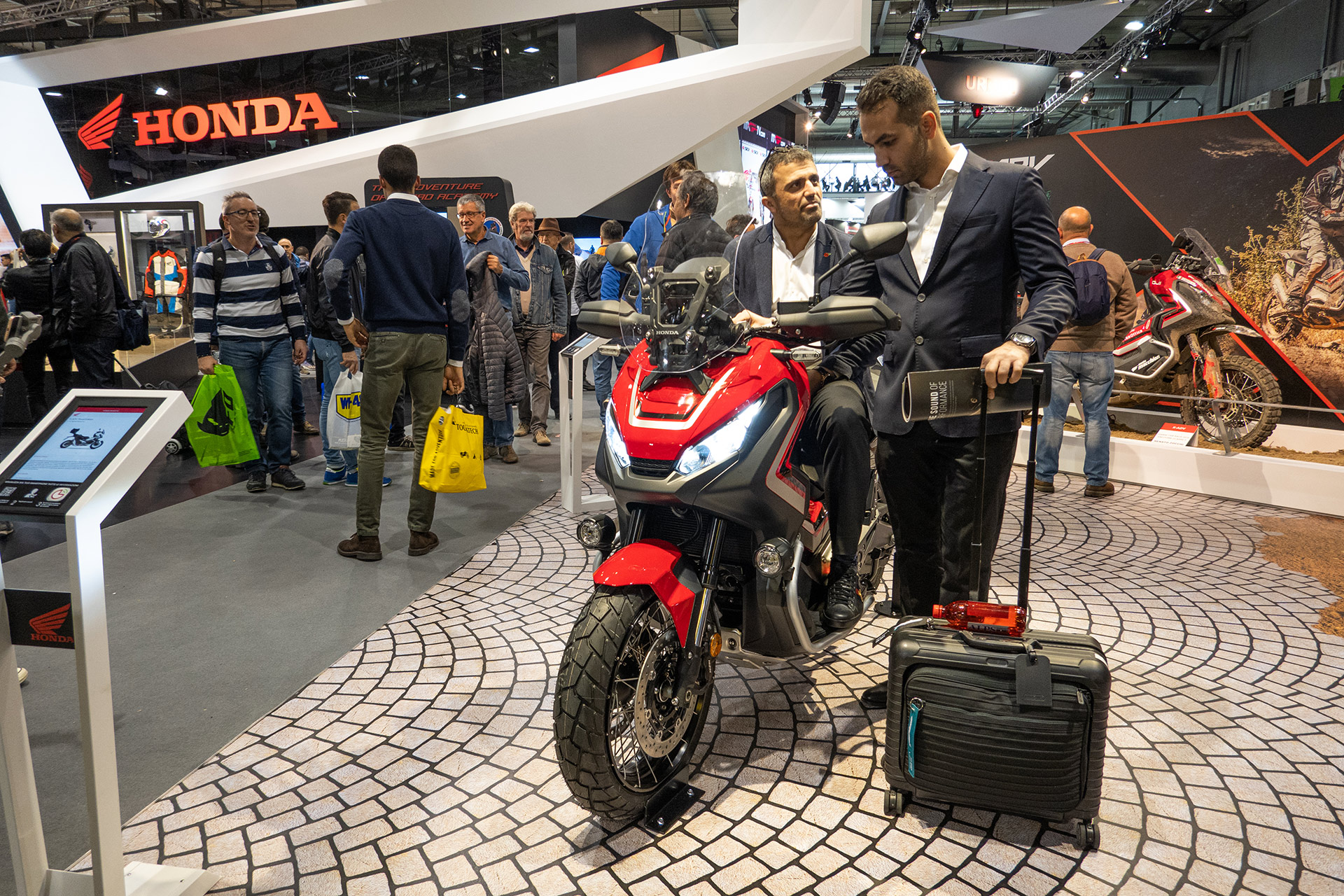 Dàn xe “khủng” của Honda đổ bộ triển lãm EICMA 2019 honda-at-eicma-2019-020.jpg