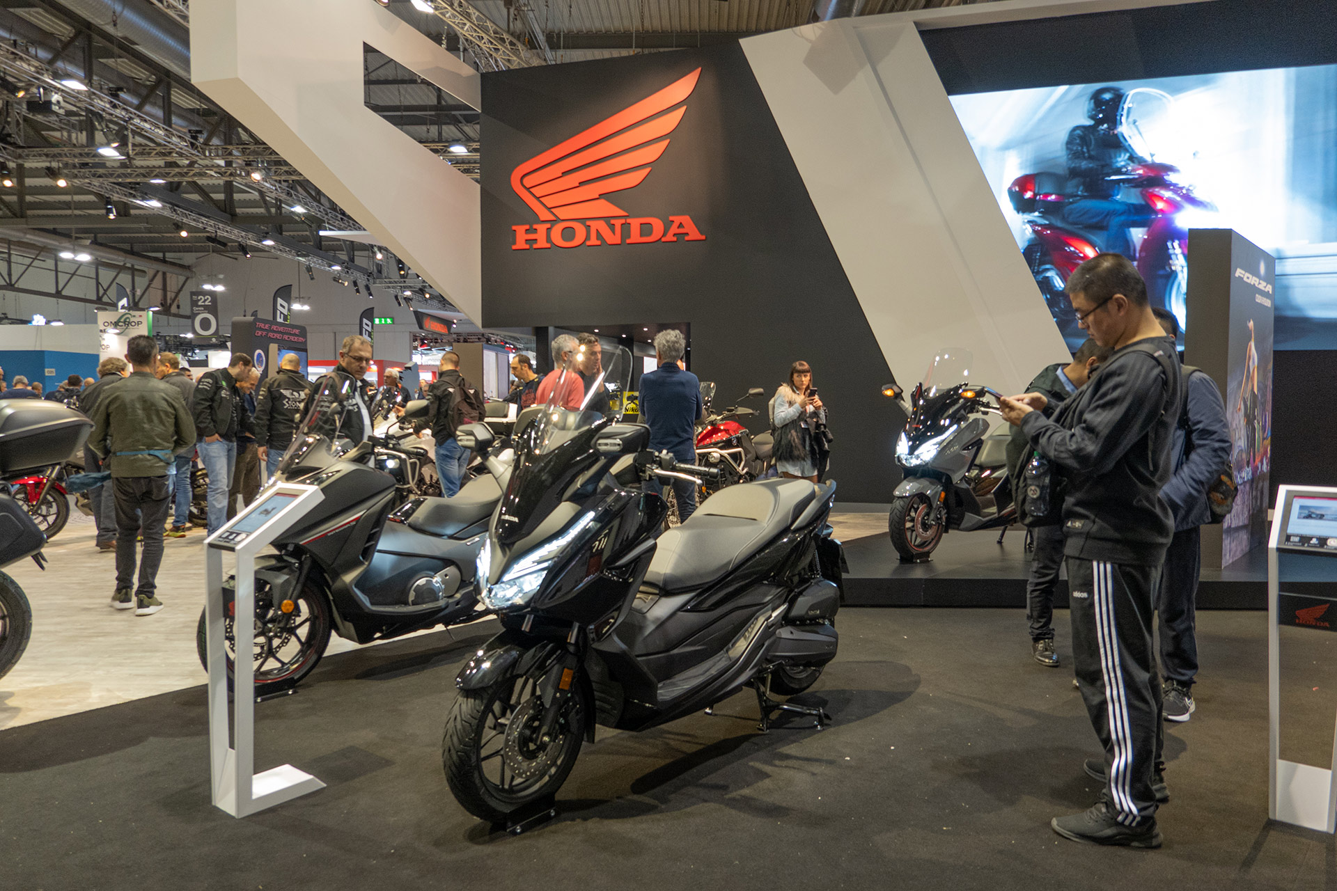 Dàn xe “khủng” của Honda đổ bộ triển lãm EICMA 2019 honda-at-eicma-2019-022.jpg