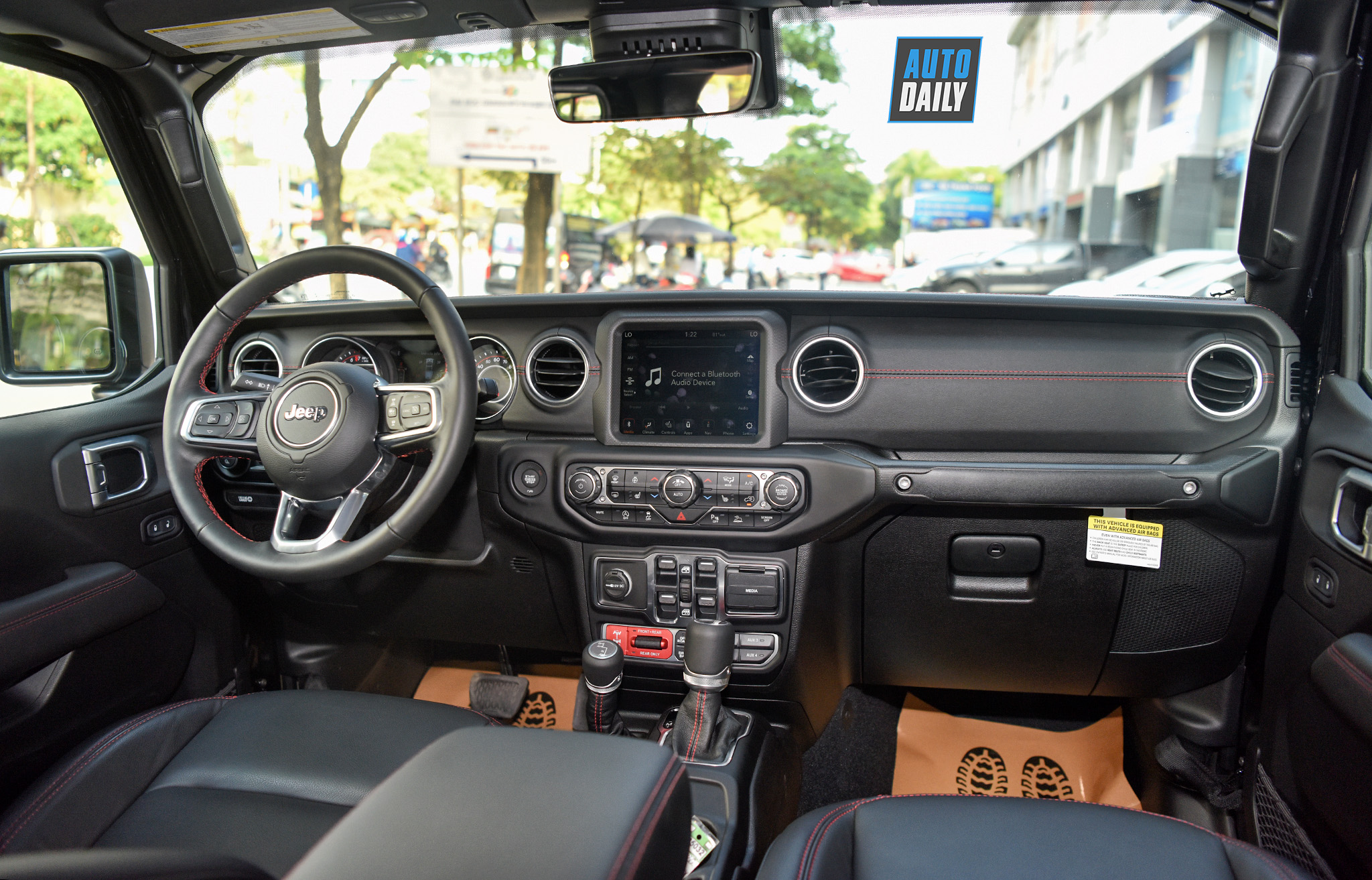 Bán tải không dành cho số đông Jeep Gladiator hơn 3,7 tỷ tại Việt Nam 28.jpg