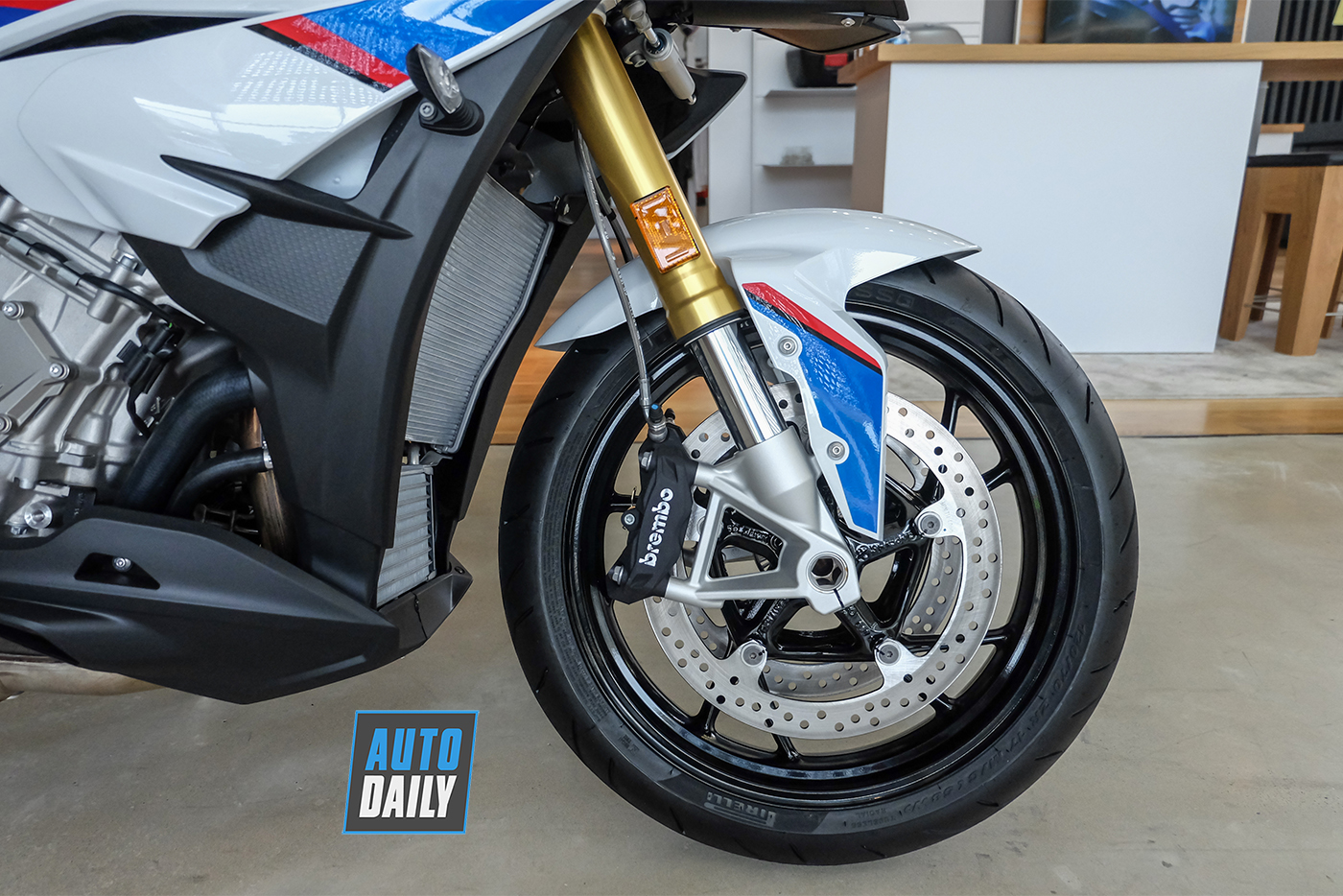 Chọn BMW S1000XR 2019 hay Ducati Multistrada 1260 Enduro 2019? bmw-s1000-xr-2019-34.jpg