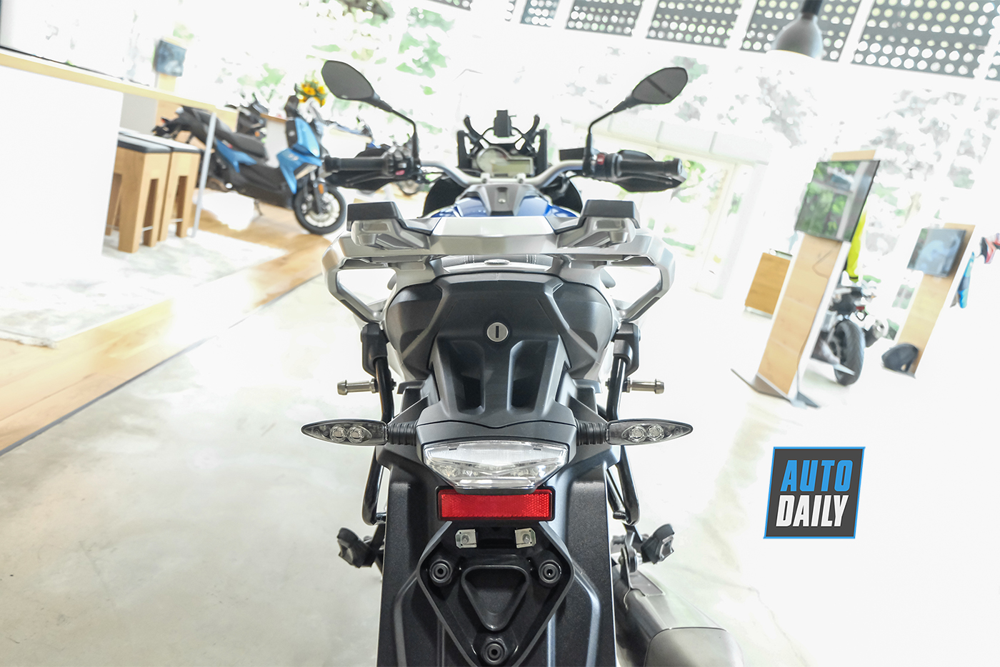 Chọn BMW S1000XR 2019 hay Ducati Multistrada 1260 Enduro 2019? bmw-s1000-xr-2019-45.jpg