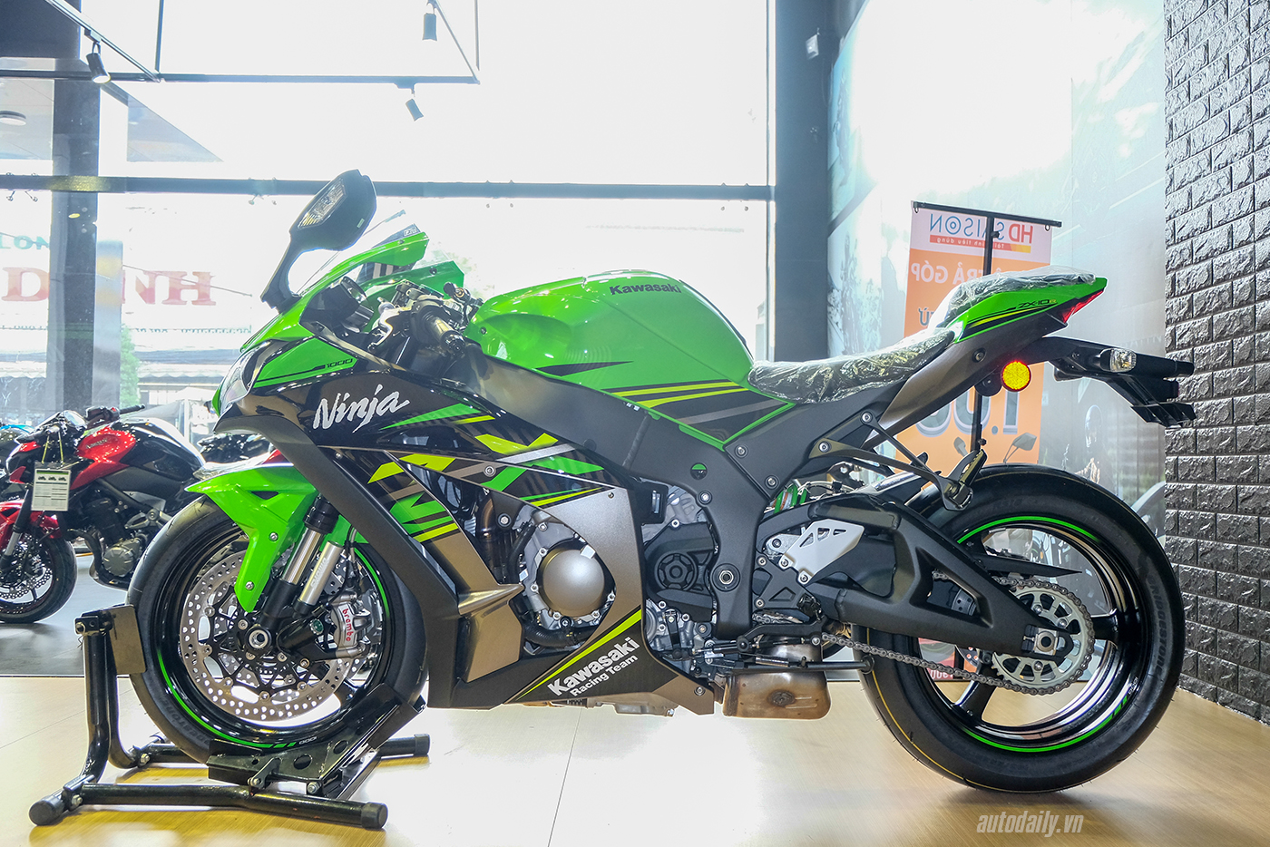 Kawasaki ZX-10R 2020 sắp về Việt Nam, giá dự kiến hơn 570 triệu đồng kawasaki-zx-10r-2018-1.jpg