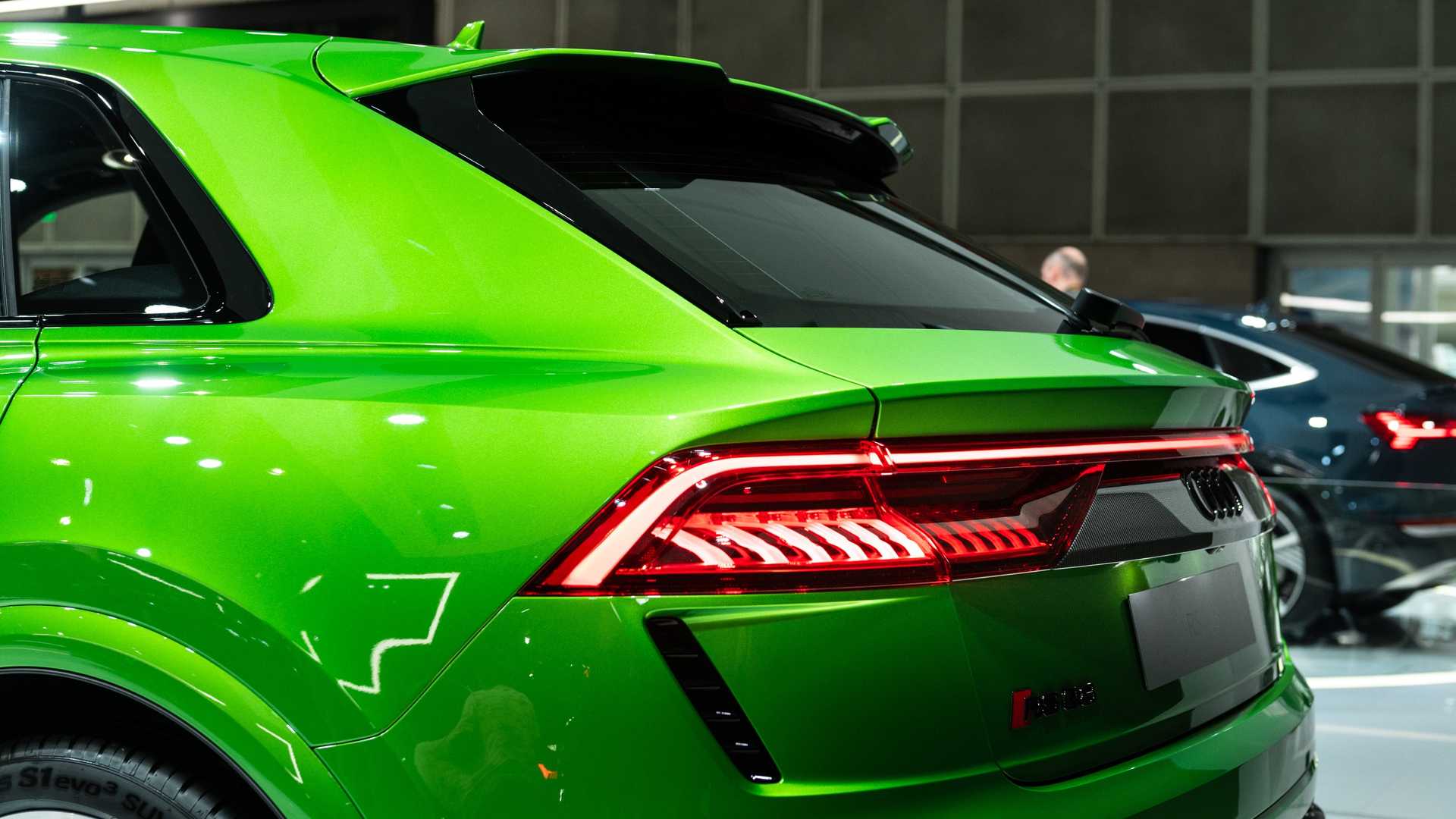 Siêu SUV Audi RS Q8 nhanh như Lamborghini Urus ra mắt audi-rs-q8-live-in-la-4.jpg