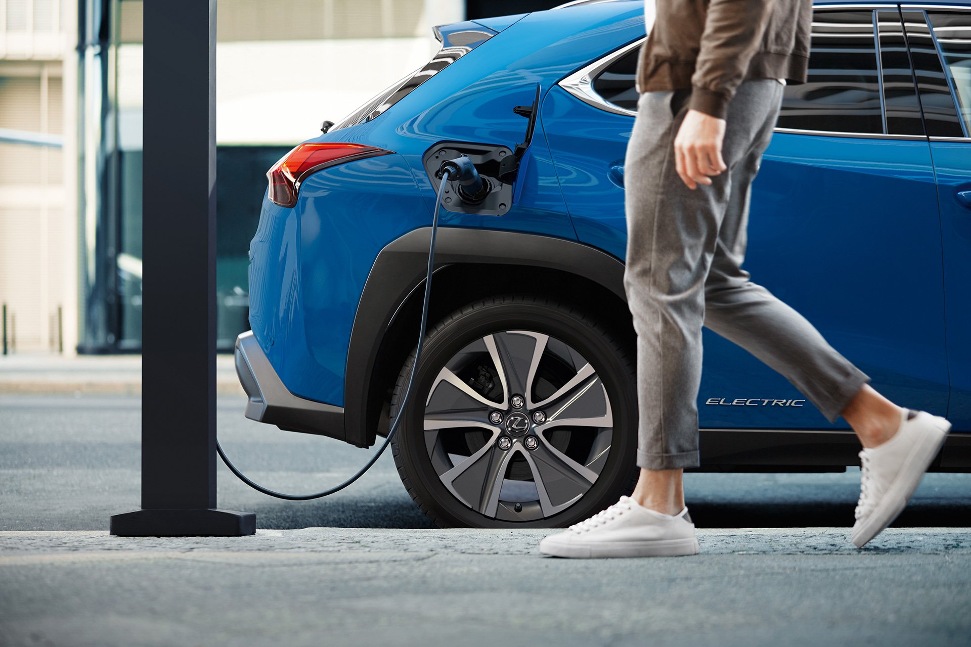 Xe sang chạy điện Lexus UX 300e chính thức trình làng lexus-ux300e-9.jpg