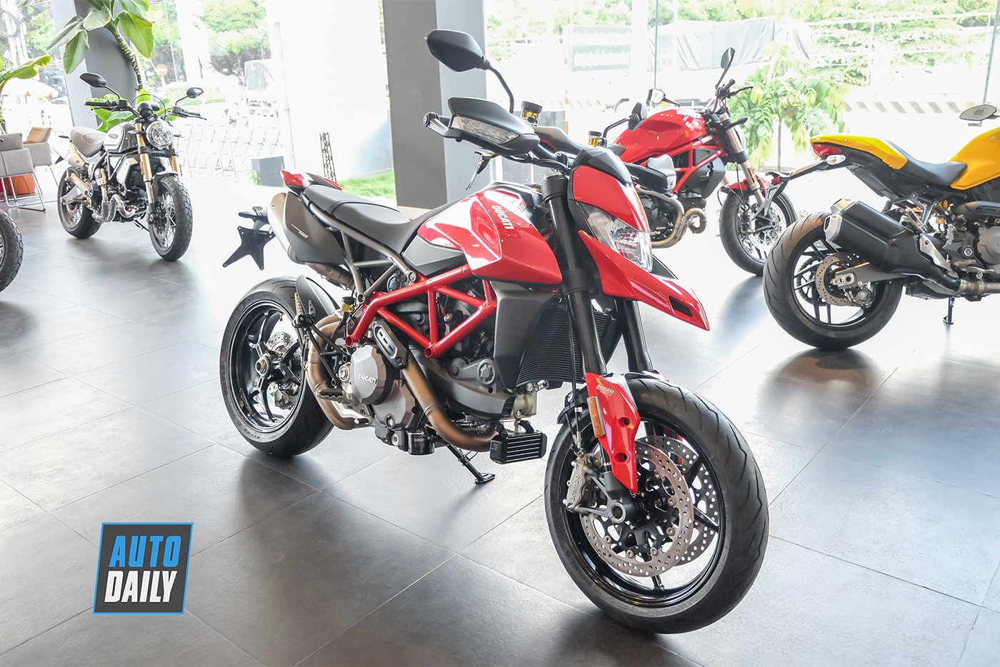 400 triệu, chọn Ducati Hypermotard 950 2019 hay Triumph Tiger 800 XRT 2019? ducati-hypermotard-950-2019-60.jpg