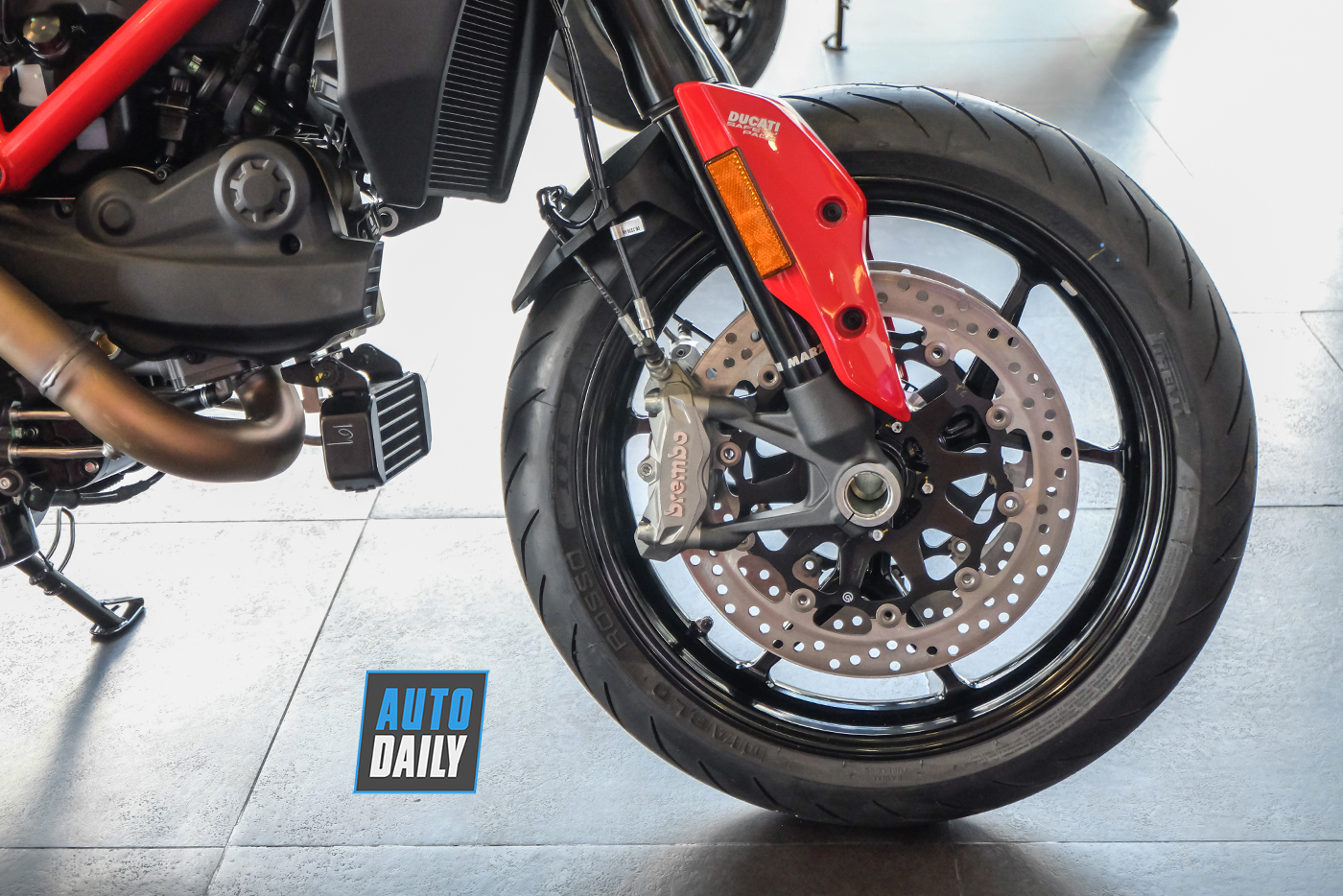 400 triệu, chọn Ducati Hypermotard 950 2019 hay Triumph Tiger 800 XRT 2019? ducati-hypermotard-950-2019-61.jpg
