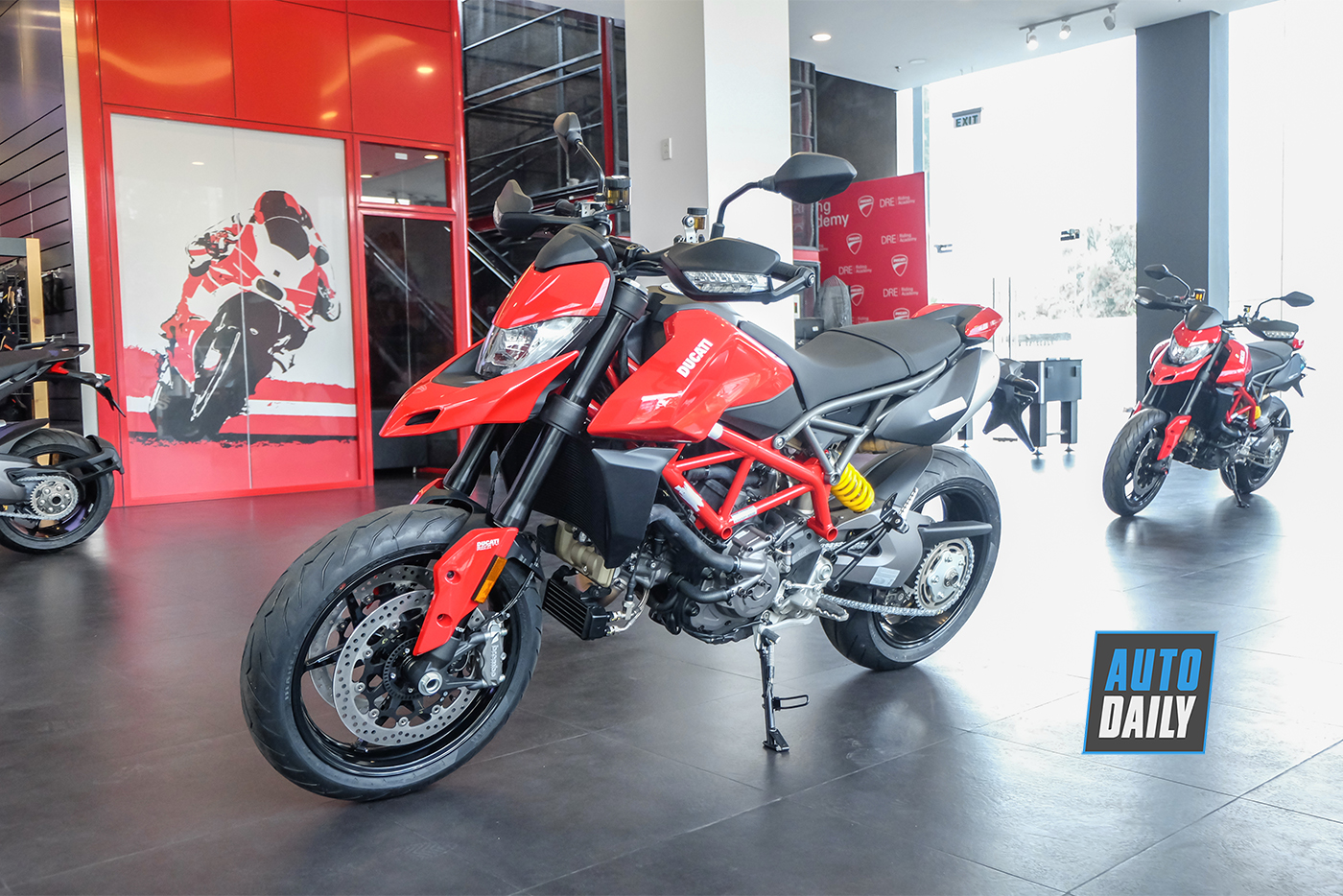 400 triệu, chọn Ducati Hypermotard 950 2019 hay Triumph Tiger 800 XRT 2019? ducati-hypermotard-950-2019-89.jpg
