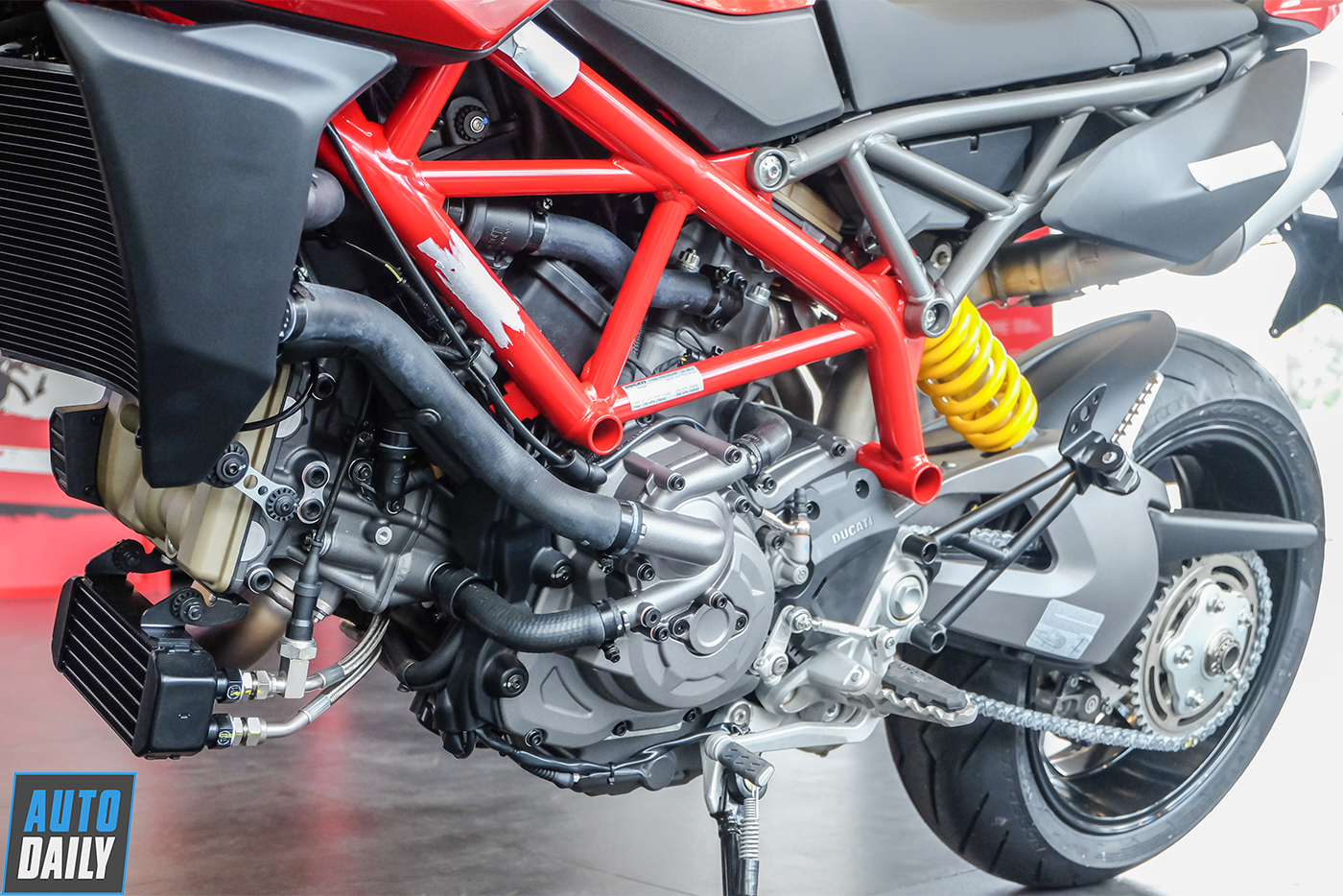 400 triệu, chọn Ducati Hypermotard 950 2019 hay Triumph Tiger 800 XRT 2019? ducati-hypermotard-950-2019-91.jpg