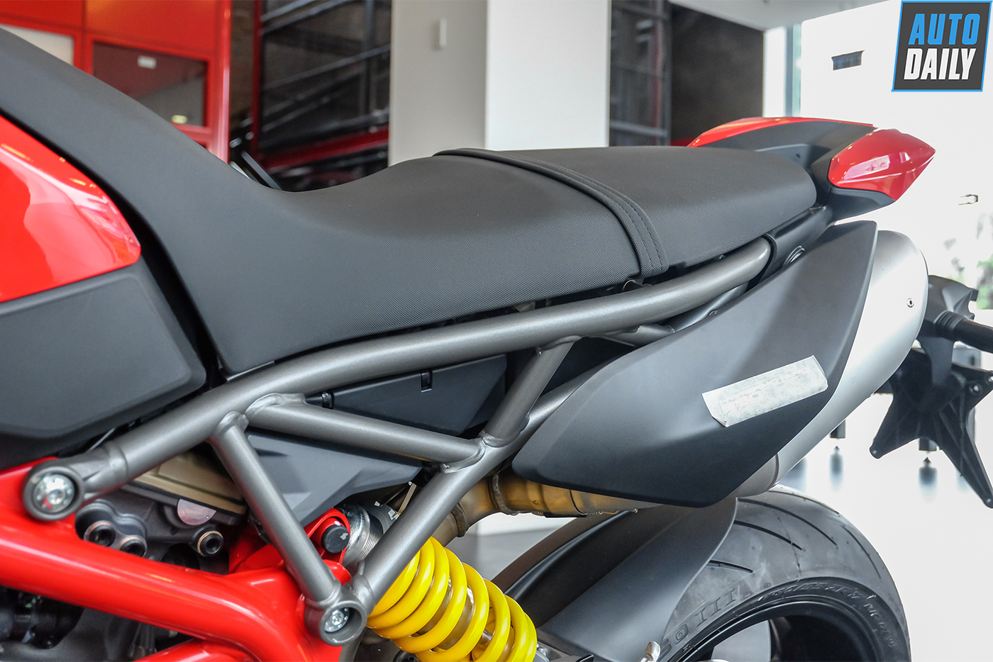 400 triệu, chọn Ducati Hypermotard 950 2019 hay Triumph Tiger 800 XRT 2019? ducati-hypermotard-950-2019-92.jpg