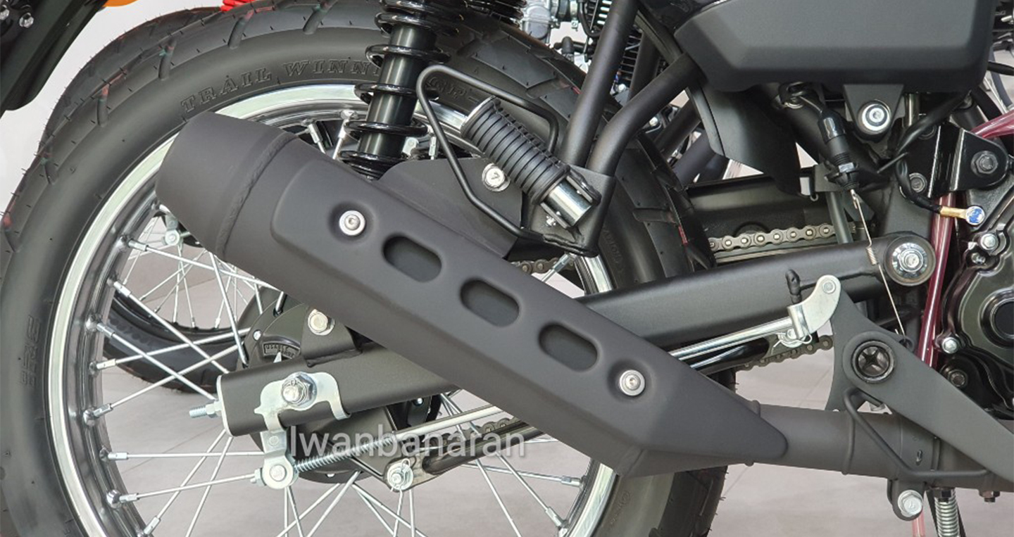 Kawasaki W175 có thêm phiên bản “phượt”, giá bán từ 2.070 USD kawasaki-w175-tr-11.jpg