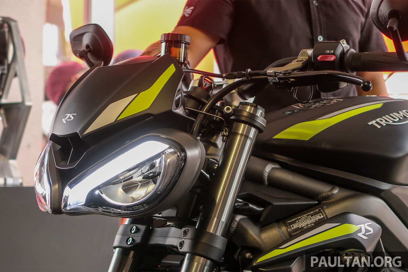 Ảnh thực tế Triumph Street Triple 765RS 2020, đối thủ Yamaha MT-09 2020-triumph-street-triple-765rs-malaysia-launch-11.jpg