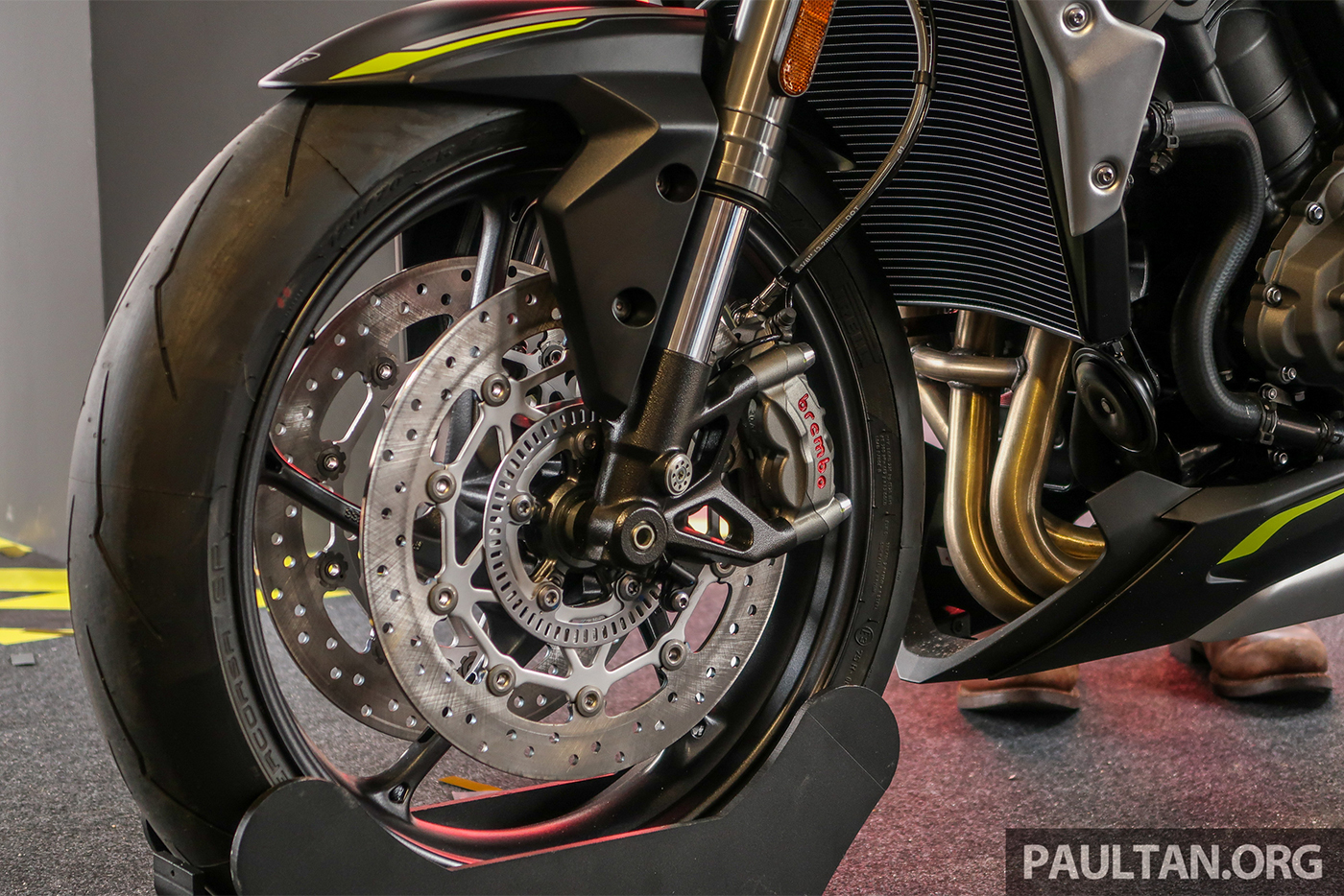 Ảnh thực tế Triumph Street Triple 765RS 2020, đối thủ Yamaha MT-09 2020-triumph-street-triple-765rs-malaysia-launch-19.jpg