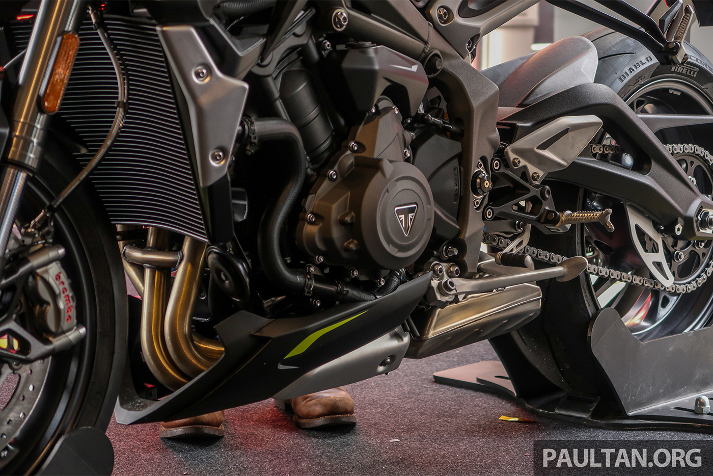 Ảnh thực tế Triumph Street Triple 765RS 2020, đối thủ Yamaha MT-09 2020-triumph-street-triple-765rs-malaysia-launch-21.jpg