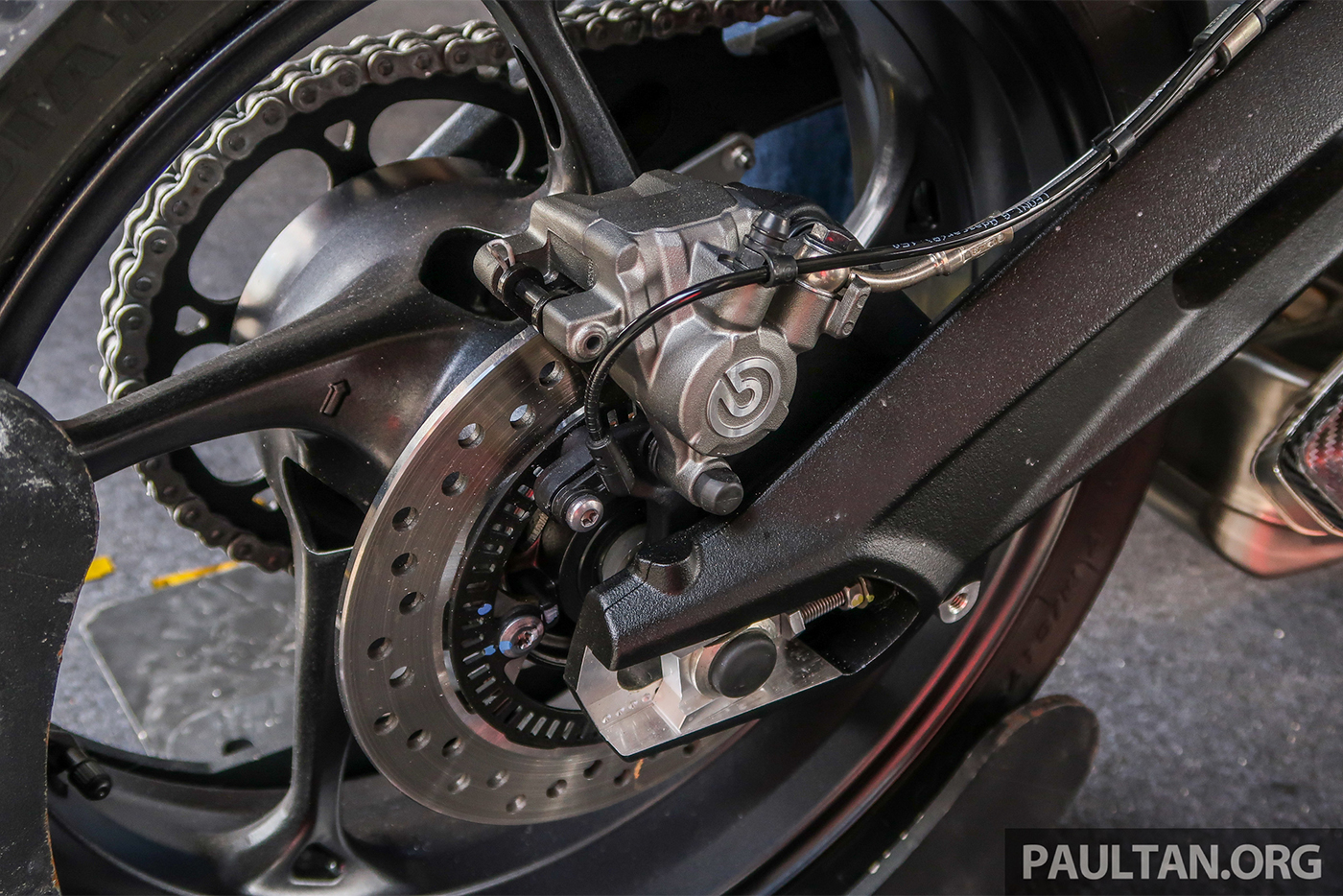 Ảnh thực tế Triumph Street Triple 765RS 2020, đối thủ Yamaha MT-09 2020-triumph-street-triple-765rs-malaysia-launch-25.jpg