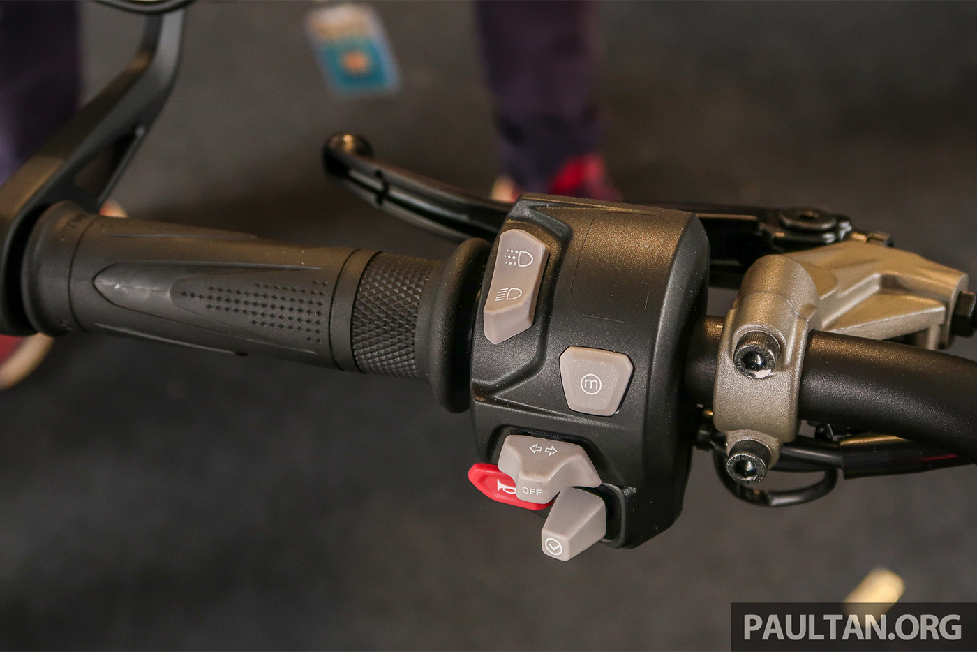 Ảnh thực tế Triumph Street Triple 765RS 2020, đối thủ Yamaha MT-09 2020-triumph-street-triple-765rs-malaysia-launch-26.jpg