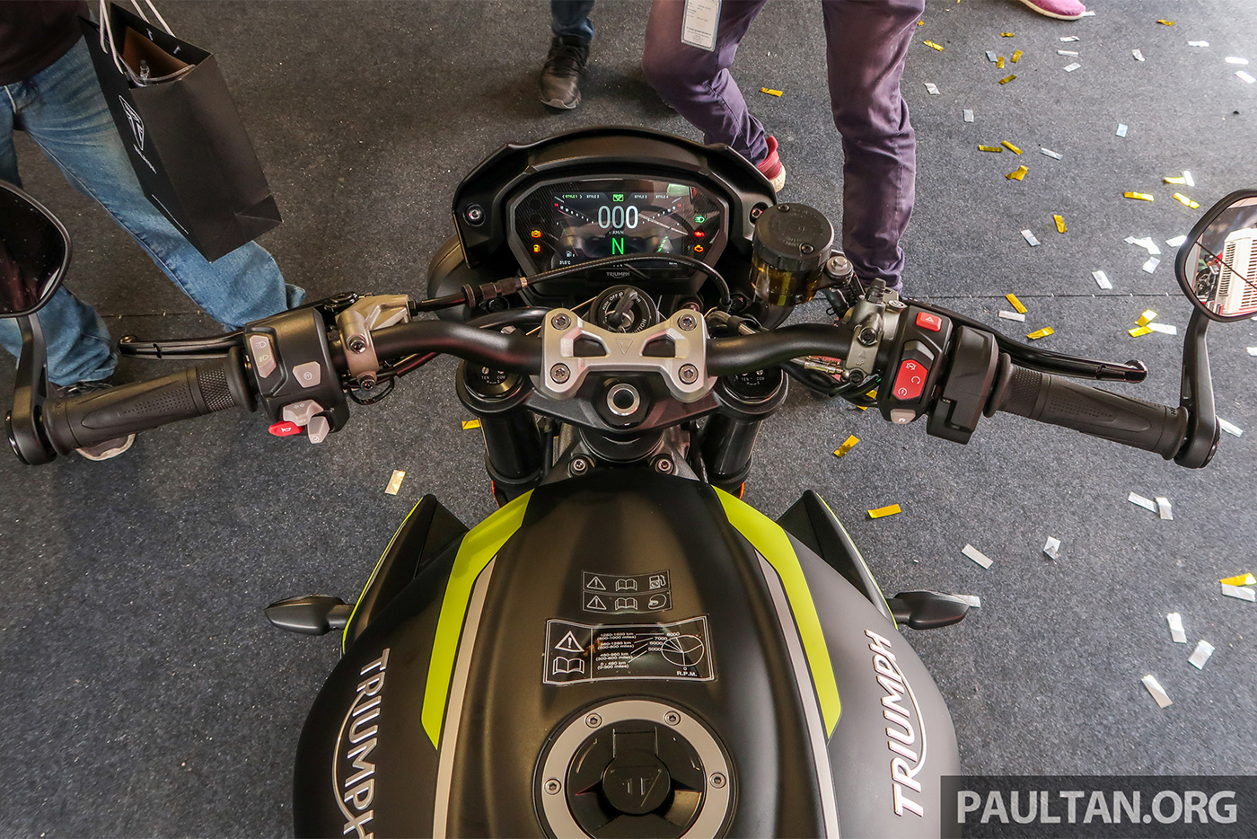 Ảnh thực tế Triumph Street Triple 765RS 2020, đối thủ Yamaha MT-09 2020-triumph-street-triple-765rs-malaysia-launch-29.jpg