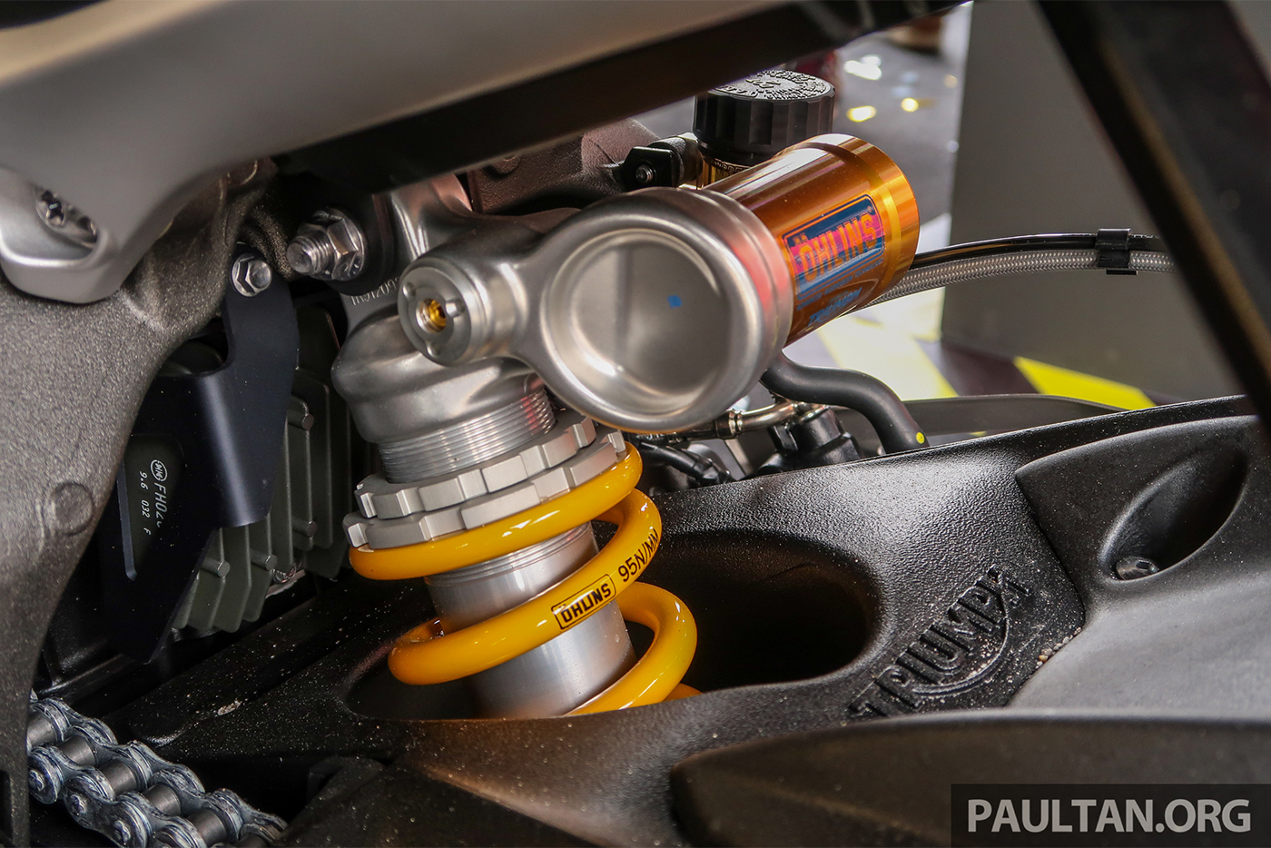 Ảnh thực tế Triumph Street Triple 765RS 2020, đối thủ Yamaha MT-09 2020-triumph-street-triple-765rs-malaysia-launch-30.jpg