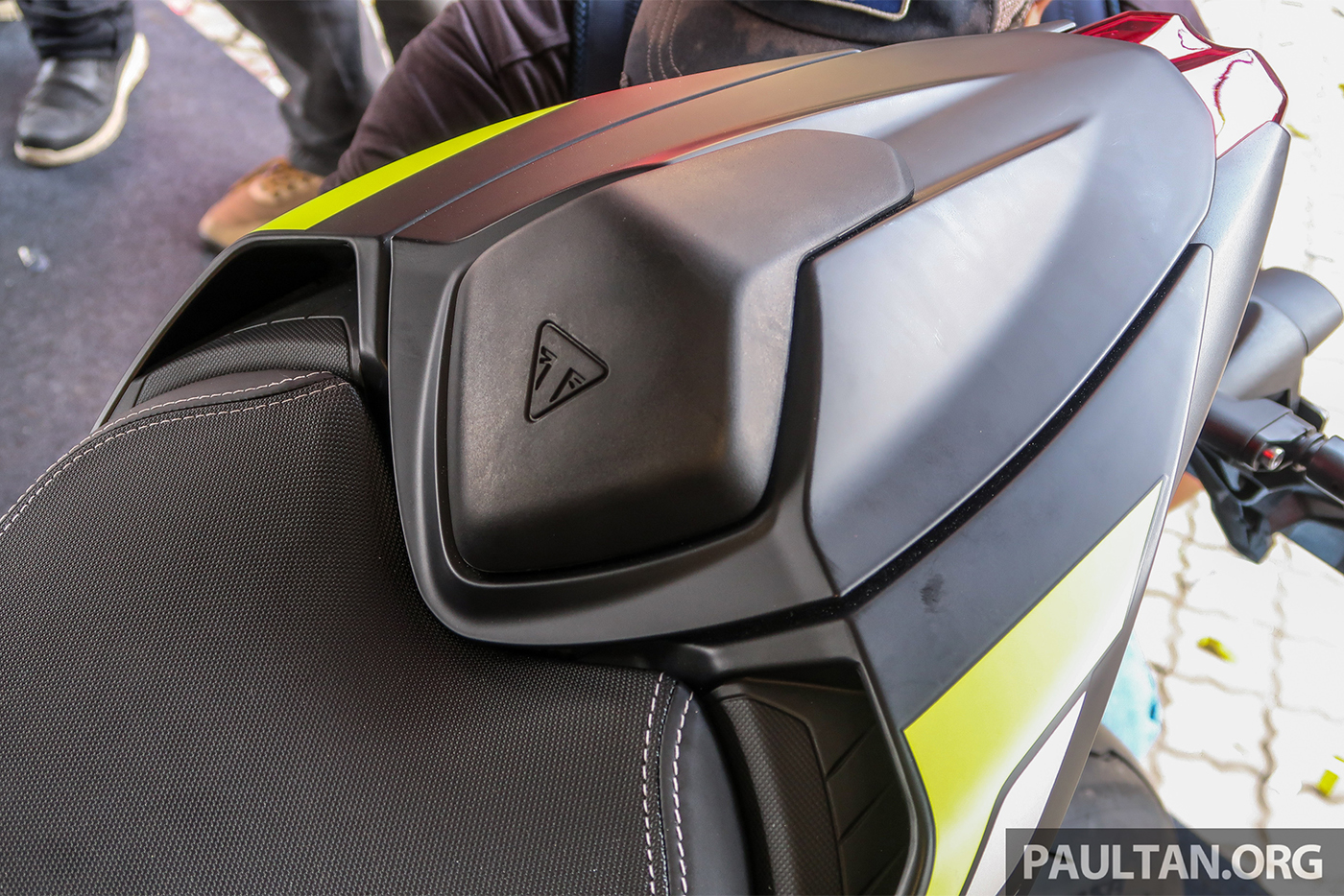 Ảnh thực tế Triumph Street Triple 765RS 2020, đối thủ Yamaha MT-09 2020-triumph-street-triple-765rs-malaysia-launch-31.jpg