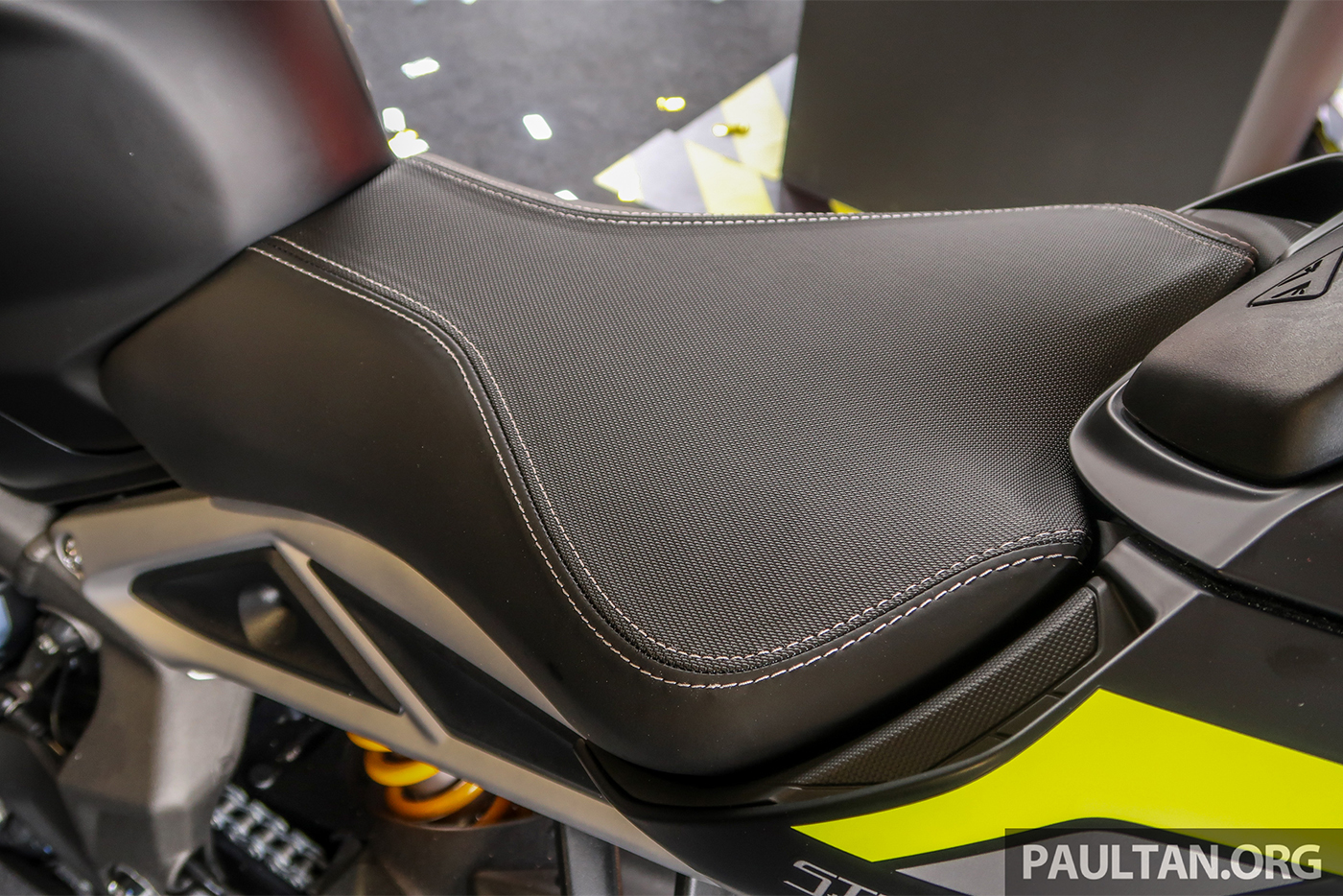 Ảnh thực tế Triumph Street Triple 765RS 2020, đối thủ Yamaha MT-09 2020-triumph-street-triple-765rs-malaysia-launch-32.jpg