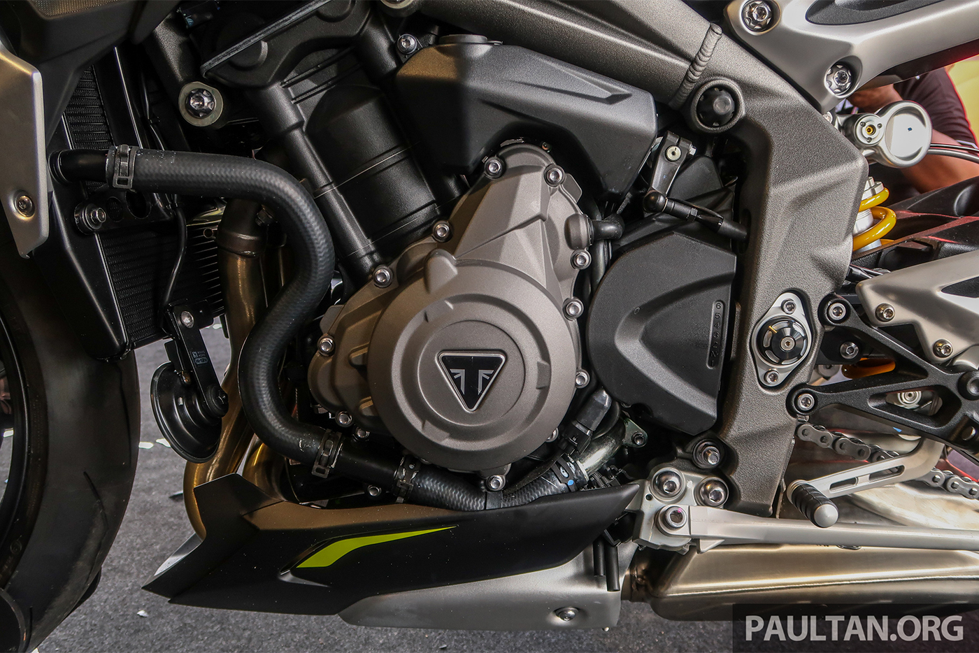 Ảnh thực tế Triumph Street Triple 765RS 2020, đối thủ Yamaha MT-09 2020-triumph-street-triple-765rs-malaysia-launch-33.jpg