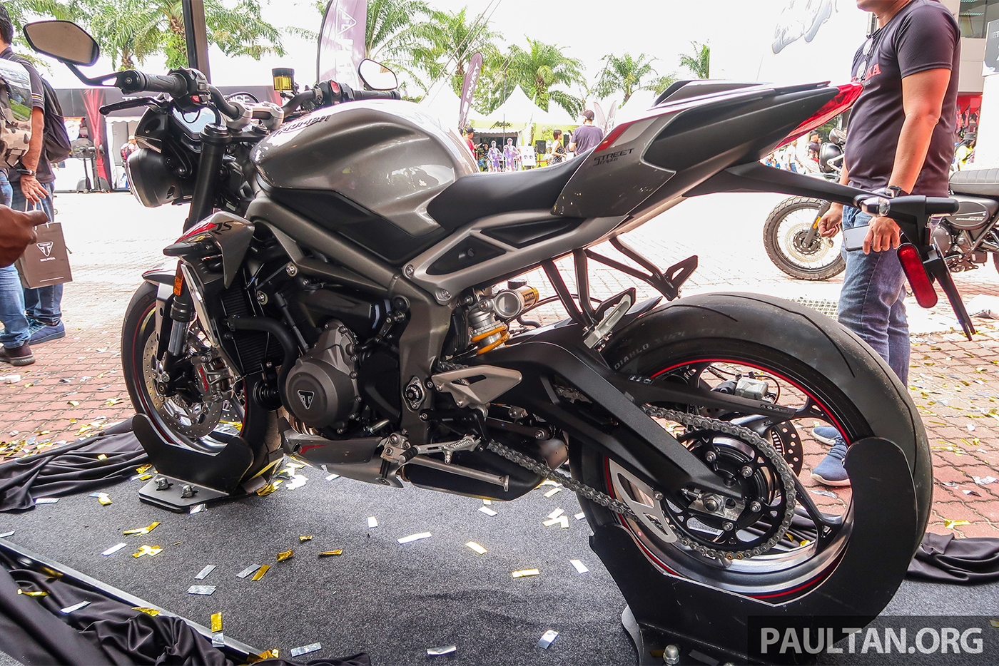 Ảnh thực tế Triumph Street Triple 765RS 2020, đối thủ Yamaha MT-09 2020-triumph-street-triple-765rs-malaysia-launch-6.jpg