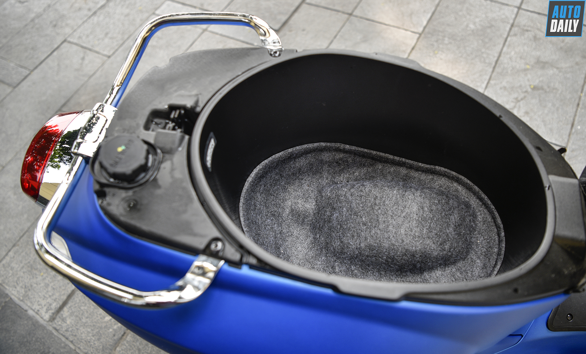 Dưới 80 triệu, chọn Honda SH 125cc ABS 2020 hay Vespa Sprint S chơi Tết? 18.jpg