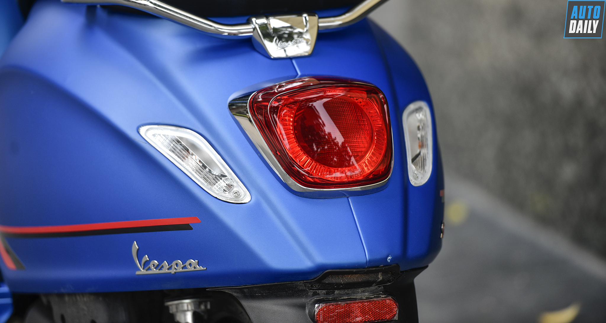 Dưới 80 triệu, chọn Honda SH 125cc ABS 2020 hay Vespa Sprint S chơi Tết? 20.jpg