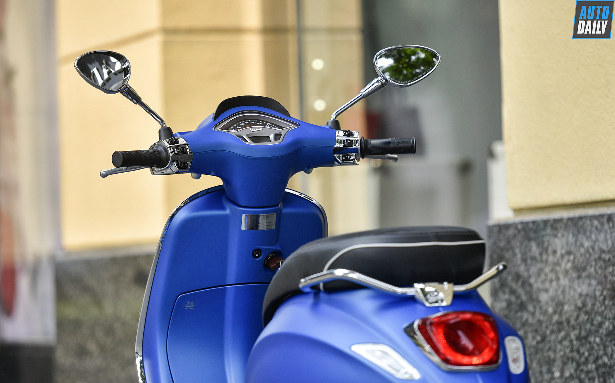 Dưới 80 triệu, chọn Honda SH 125cc ABS 2020 hay Vespa Sprint S chơi Tết? 22.jpg