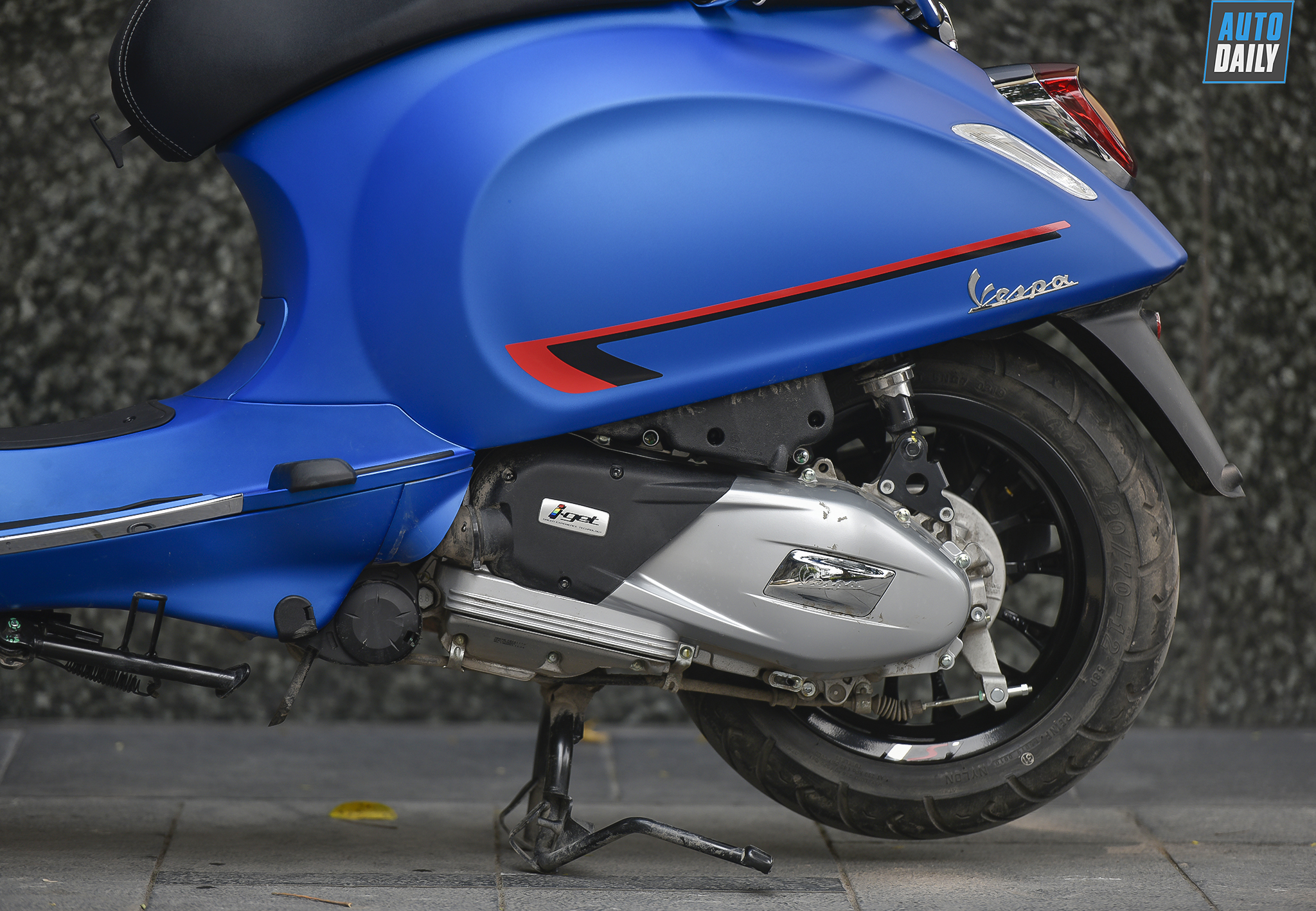 Dưới 80 triệu, chọn Honda SH 125cc ABS 2020 hay Vespa Sprint S chơi Tết? 26.jpg