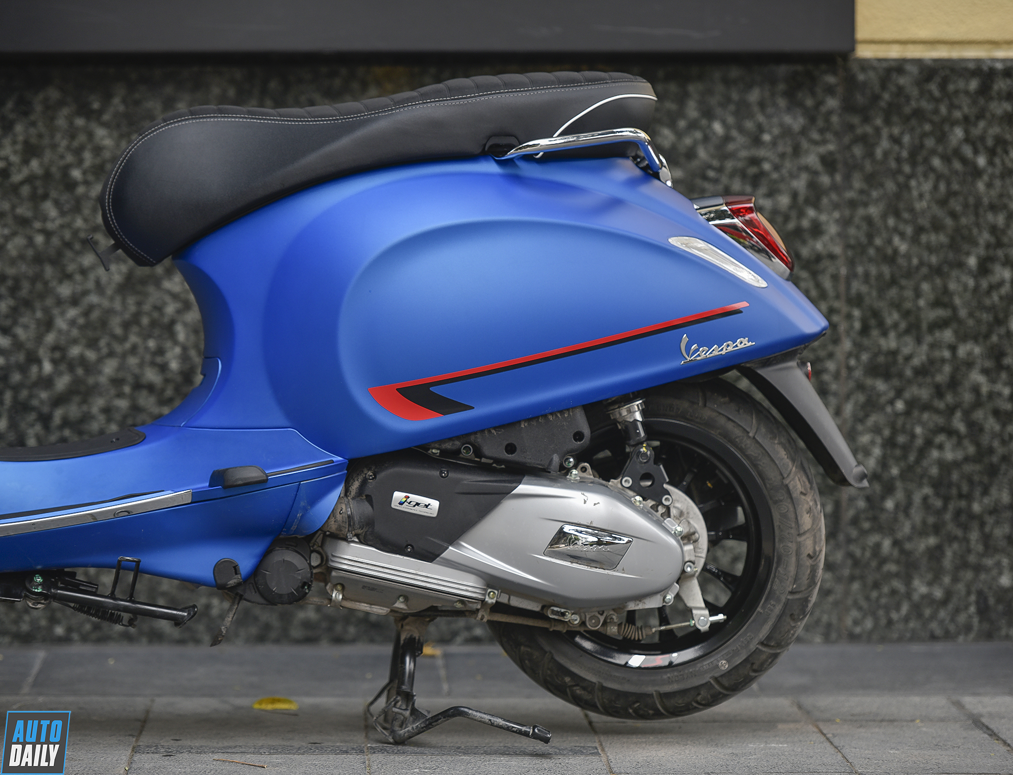 Dưới 80 triệu, chọn Honda SH 125cc ABS 2020 hay Vespa Sprint S chơi Tết? 27.jpg