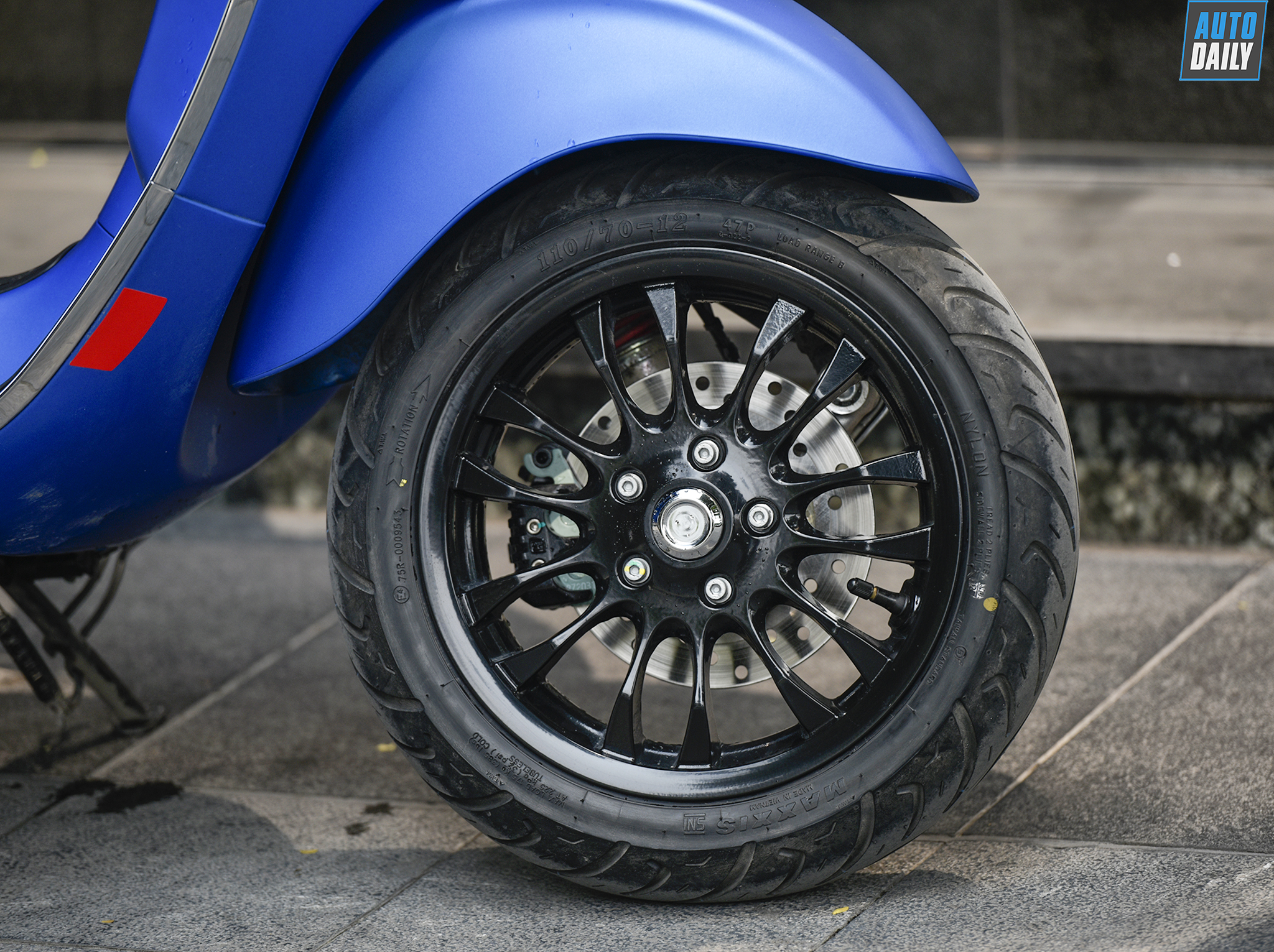 Dưới 80 triệu, chọn Honda SH 125cc ABS 2020 hay Vespa Sprint S chơi Tết? 36.jpg