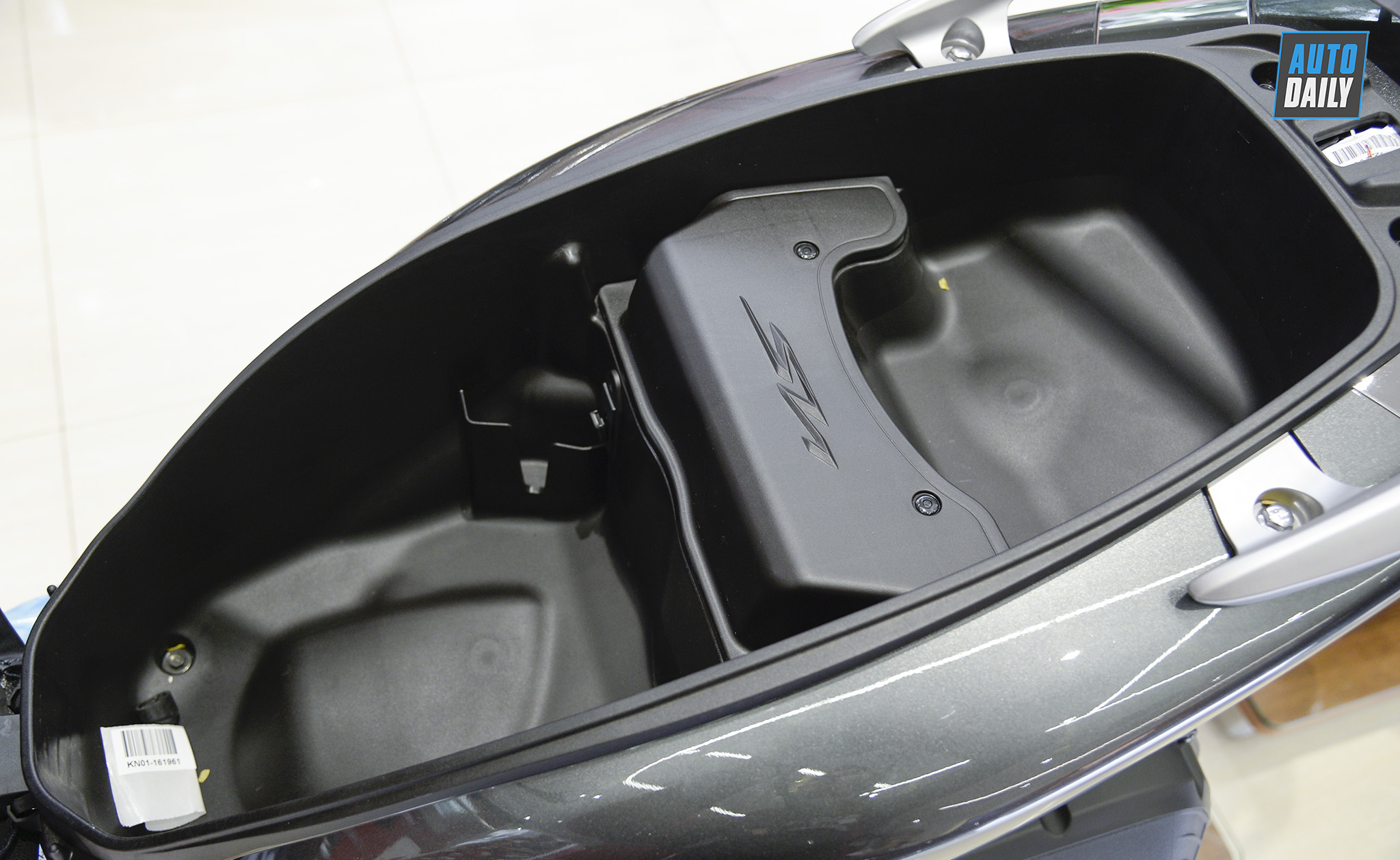 Dưới 80 triệu, chọn Honda SH 125cc ABS 2020 hay Vespa Sprint S chơi Tết? 9.jpg