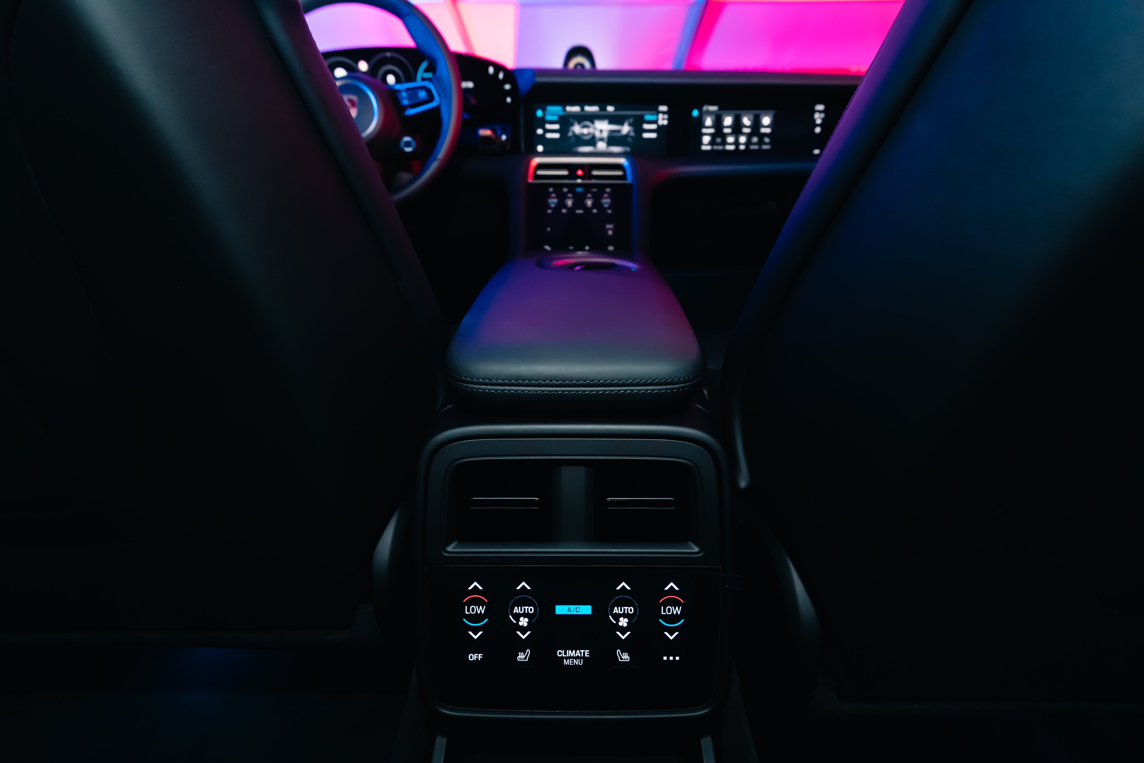 Màn ra mắt ngoạn mục của Porsche Taycan tại Châu Á - Thái Bình Dương porsche-x-star-wars-for-media-7.jpg