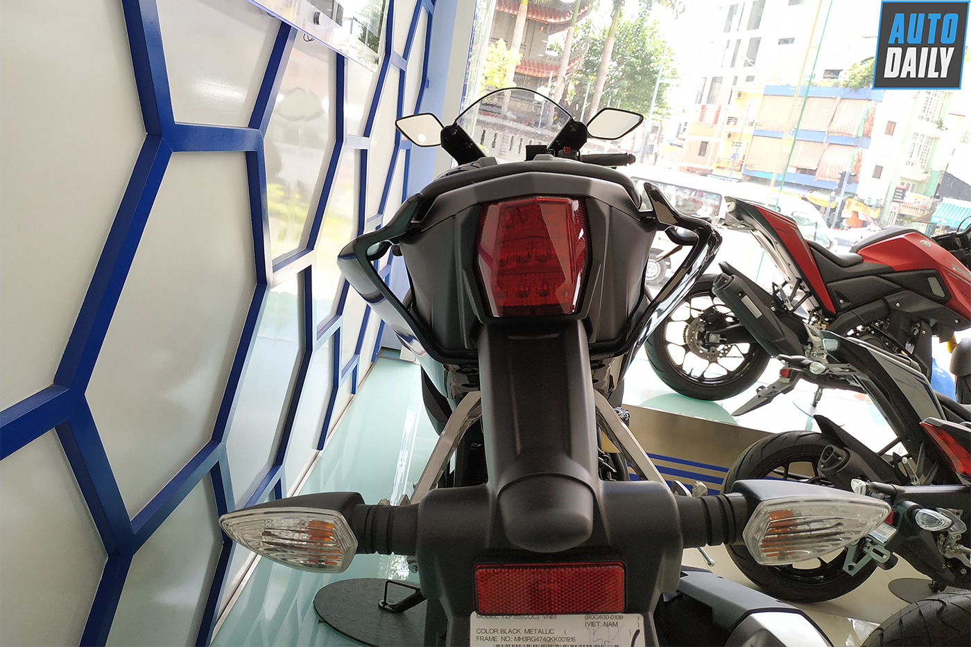 Yamaha ra mắt YZF-R15 V3.0 màu mới, thân thiện với môi trường hơn yamaha-yzf-r15-v3-10.jpg