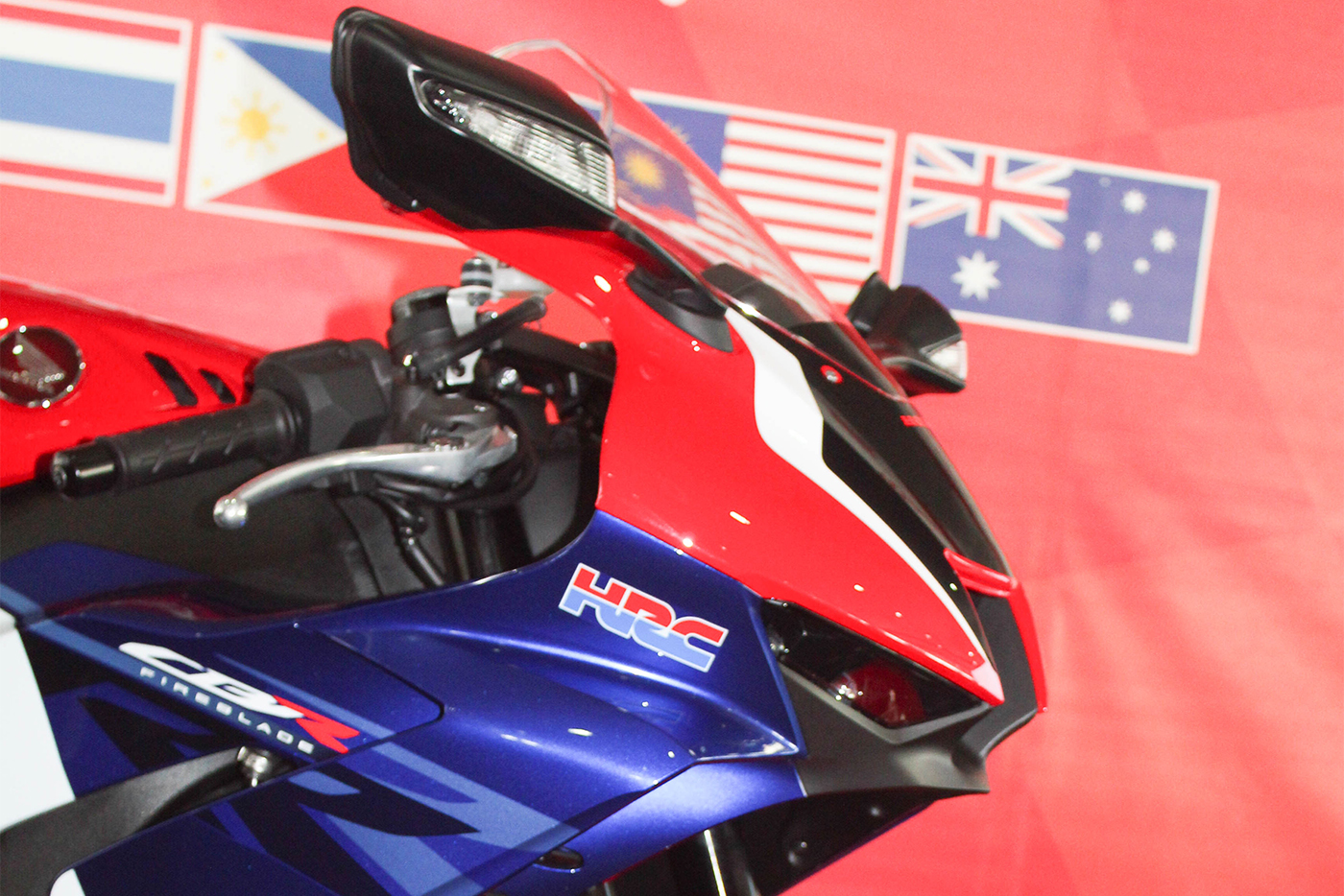 “Siêu phẩm” Honda CBR1000RR-R 2020 ra mắt tại ĐNÁ, chưa có giá bán 2020-honda-cbr1000rr-r-malaysia-watermark-13.jpg