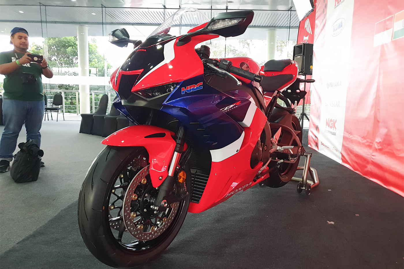 “Siêu phẩm” Honda CBR1000RR-R 2020 ra mắt tại ĐNÁ, chưa có giá bán 2020-honda-cbr1000rr-r-malaysia-watermark-21.jpg