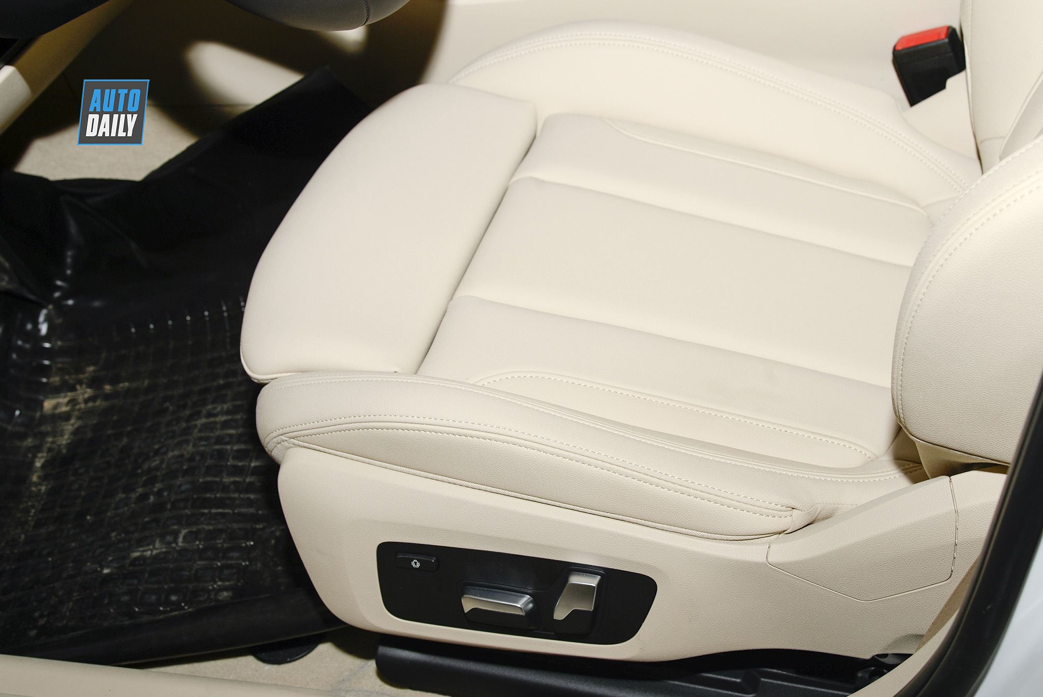 BMW 330i Sport Line mới có mặt tại Việt Nam: Thêm lựa chọn cho khách hàng trẻ thành đạt -dsc4892-copy.jpg