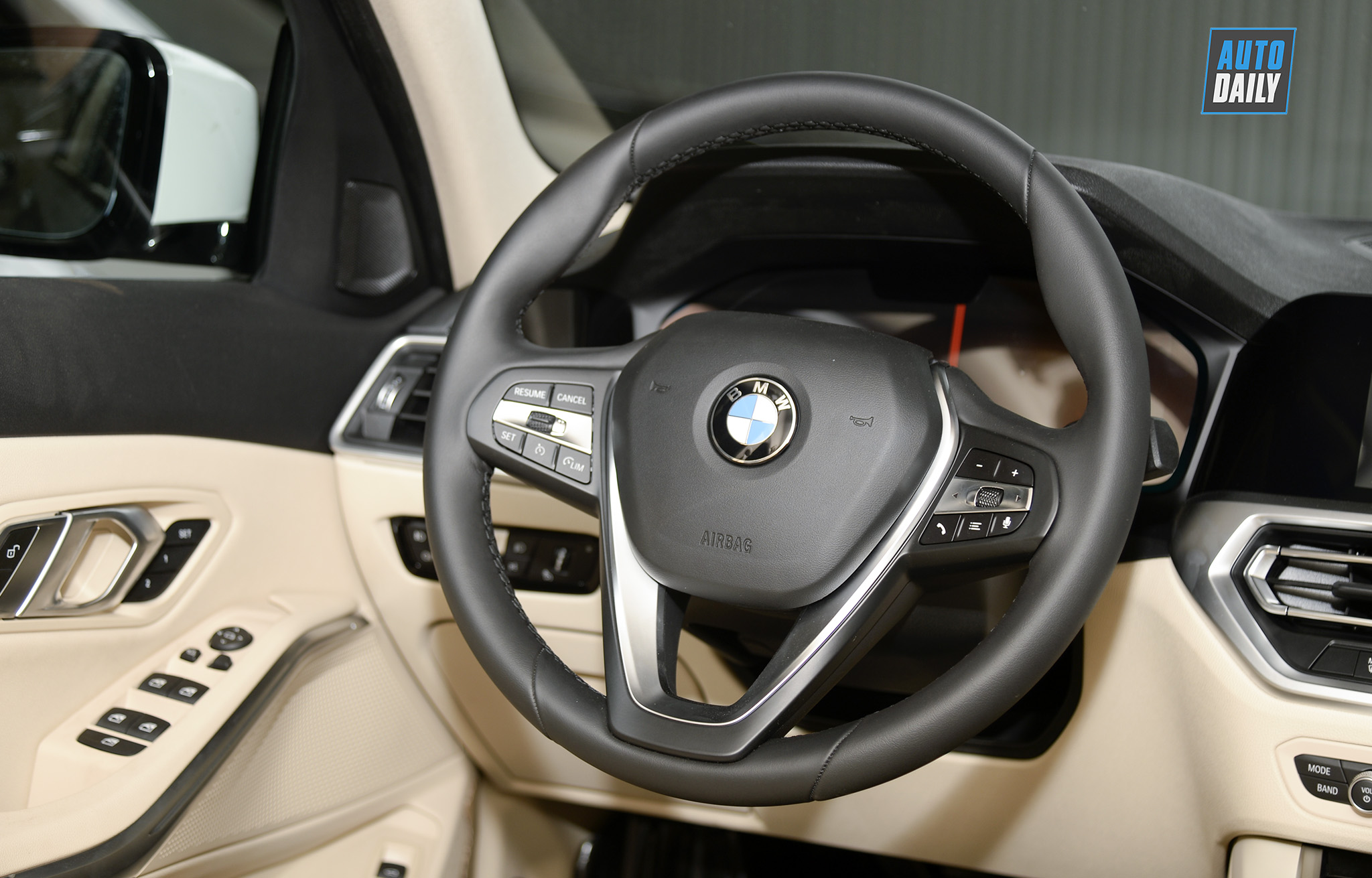 BMW 330i Sport Line mới có mặt tại Việt Nam: Thêm lựa chọn cho khách hàng trẻ thành đạt -dsc4904-copy.jpg