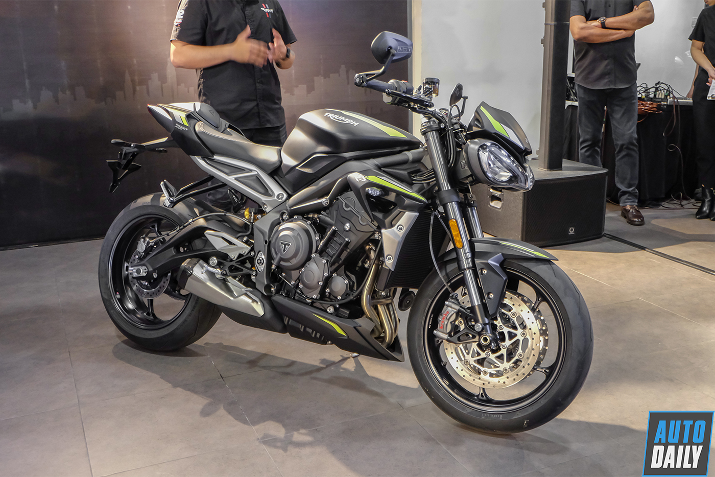 Cận cảnh Triumph Street Triple RS 2020 đầu tiền tại Việt Nam triumph-street-triple-765rs-2020-12.jpg