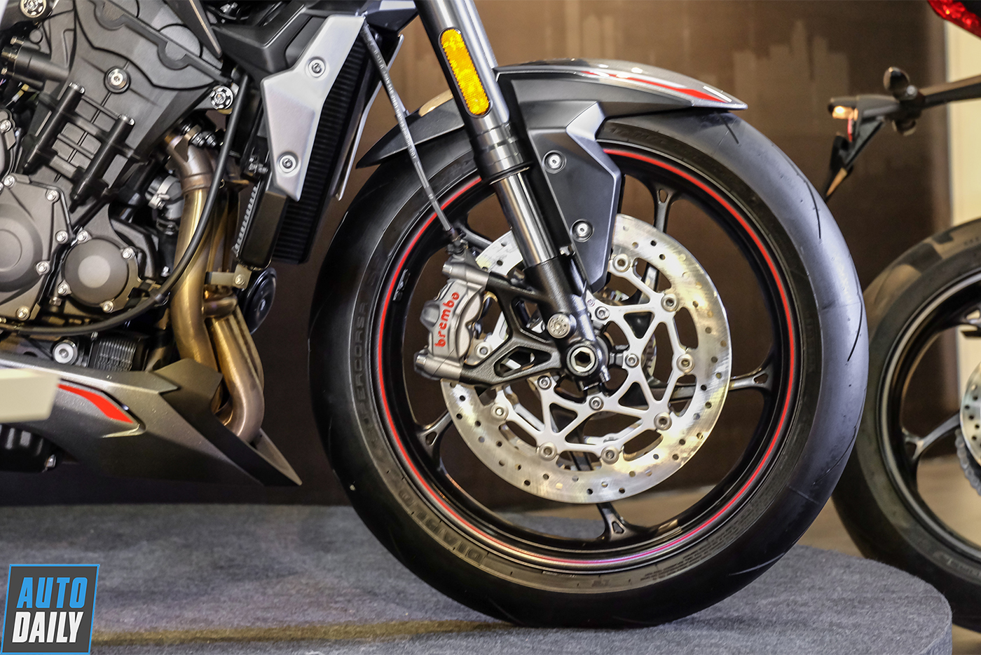 Cận cảnh Triumph Street Triple RS 2020 đầu tiền tại Việt Nam triumph-street-triple-765rs-2020-18.jpg