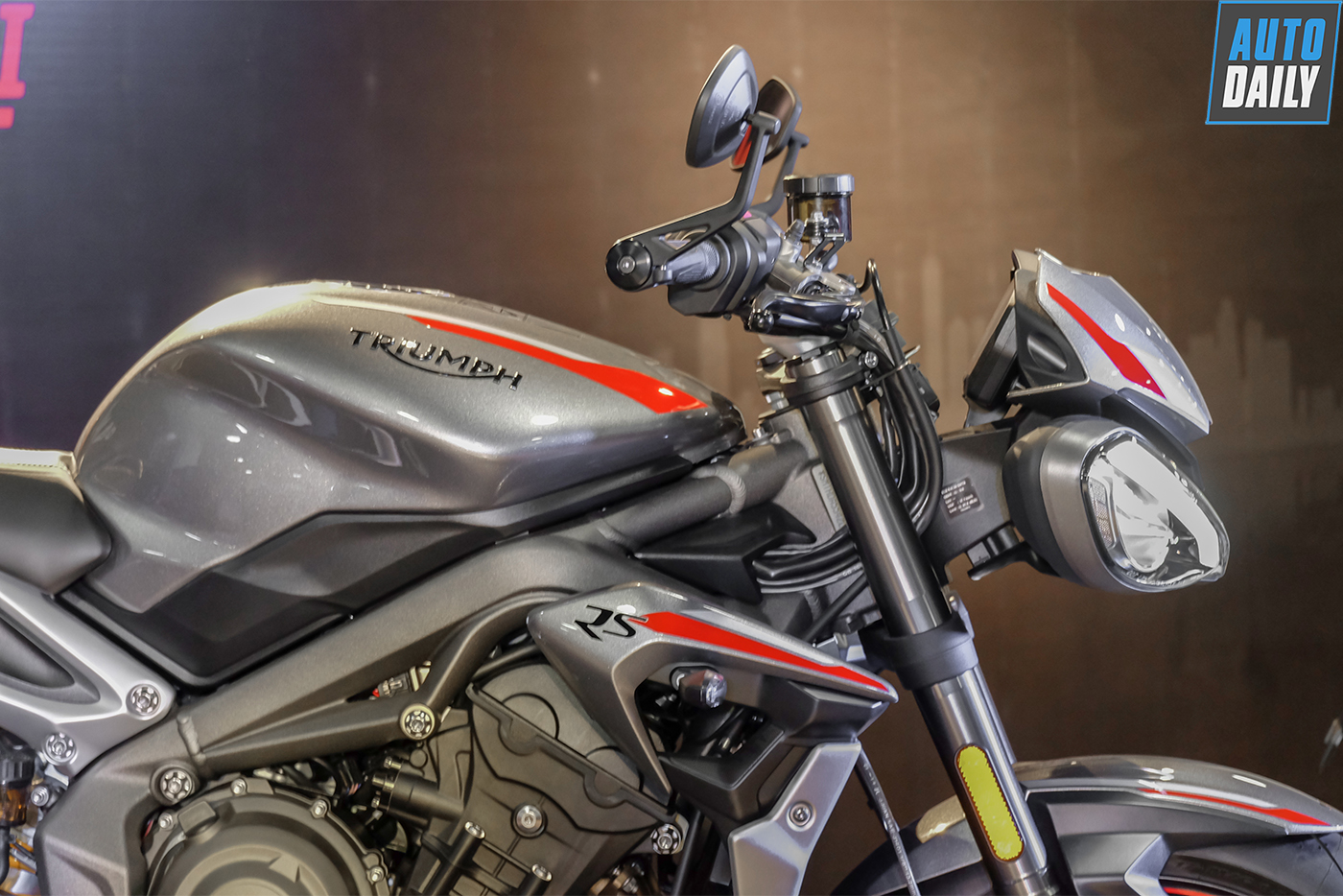 Cận cảnh Triumph Street Triple RS 2020 đầu tiền tại Việt Nam triumph-street-triple-765rs-2020-19.jpg