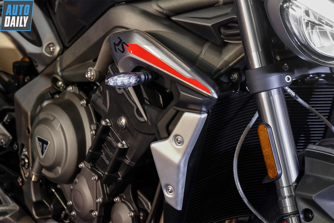 Cận cảnh Triumph Street Triple RS 2020 đầu tiền tại Việt Nam triumph-street-triple-765rs-2020-23.jpg