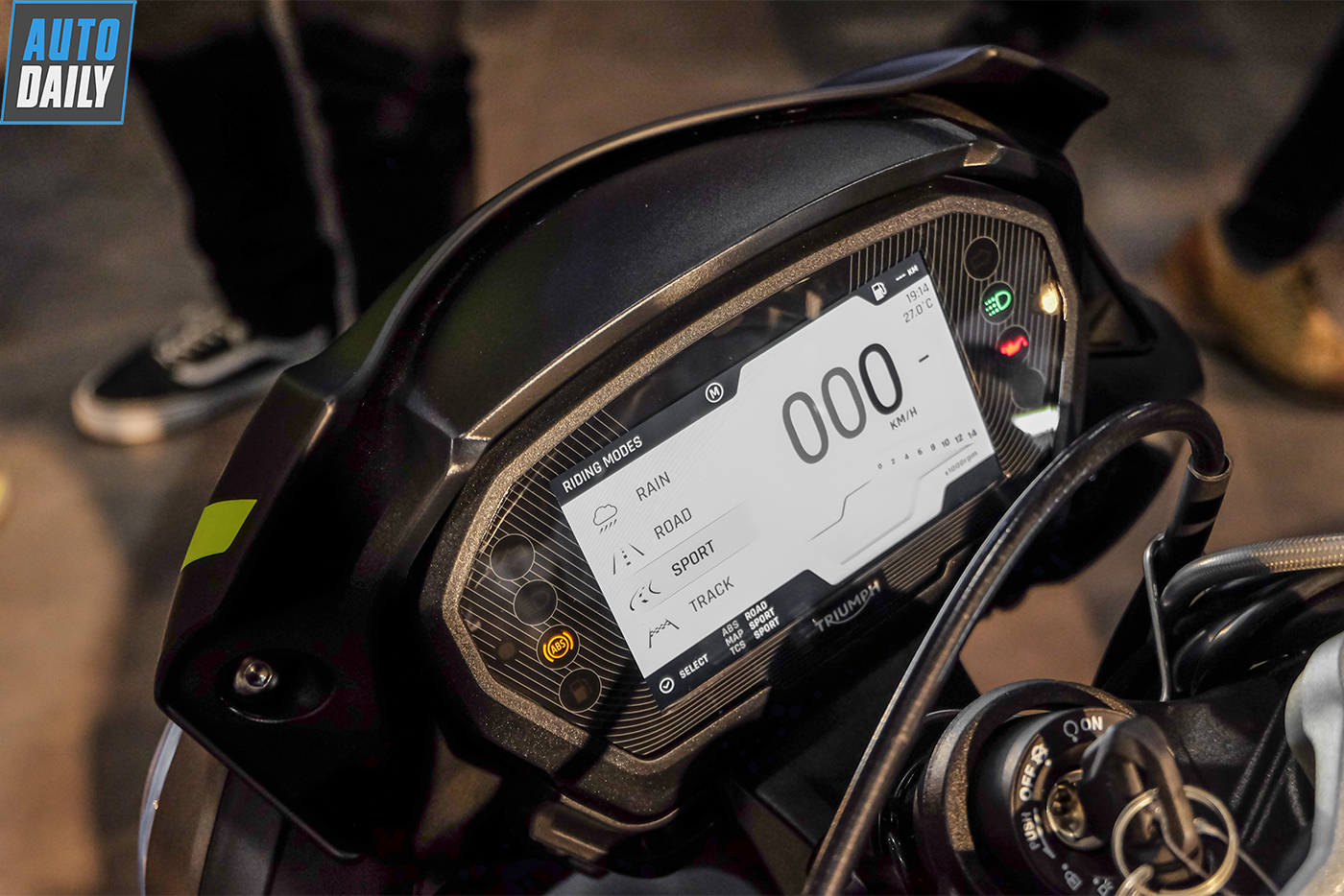 Cận cảnh Triumph Street Triple RS 2020 đầu tiền tại Việt Nam triumph-street-triple-765rs-2020-28.jpg