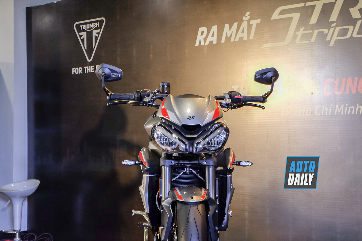 Cận cảnh Triumph Street Triple RS 2020 đầu tiền tại Việt Nam triumph-street-triple-765rs-2020-3.jpg