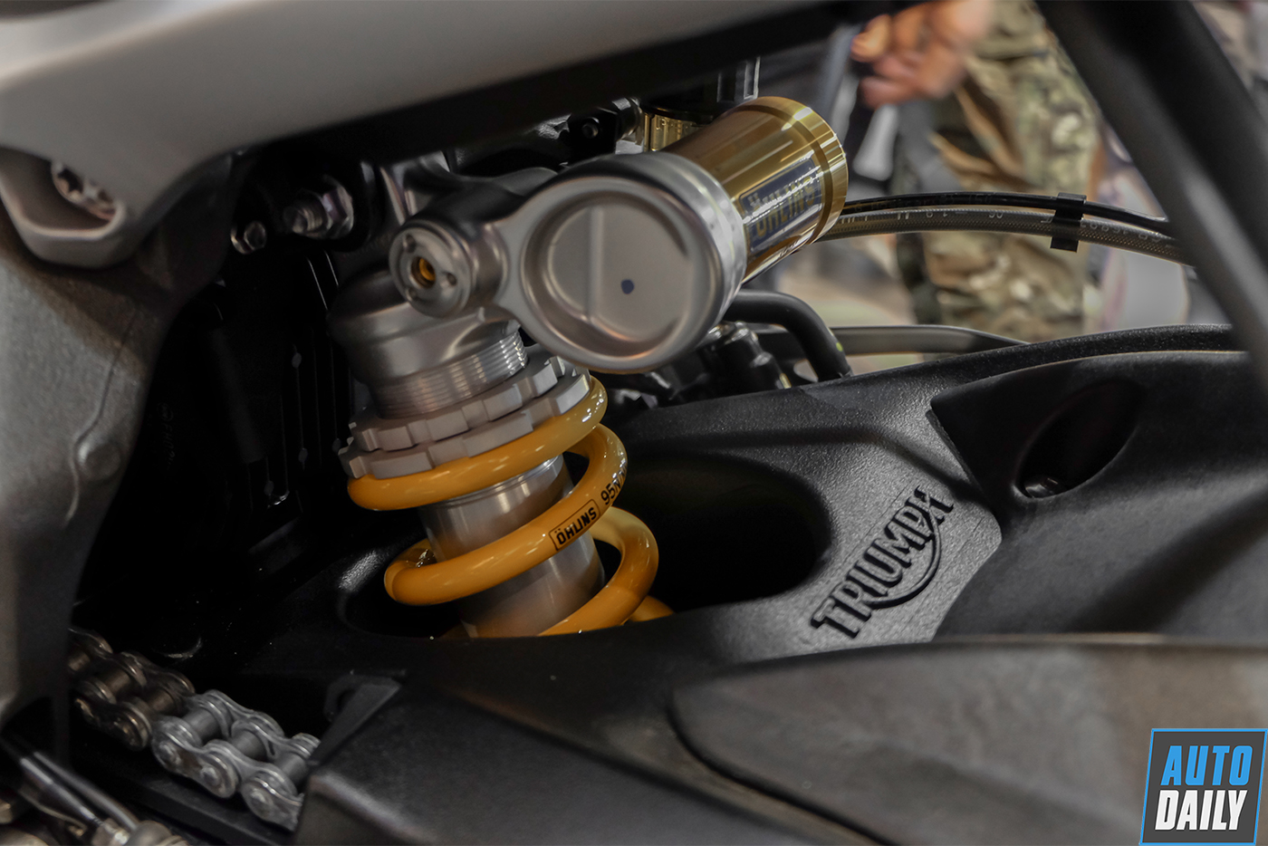 Cận cảnh Triumph Street Triple RS 2020 đầu tiền tại Việt Nam triumph-street-triple-765rs-2020-38.jpg