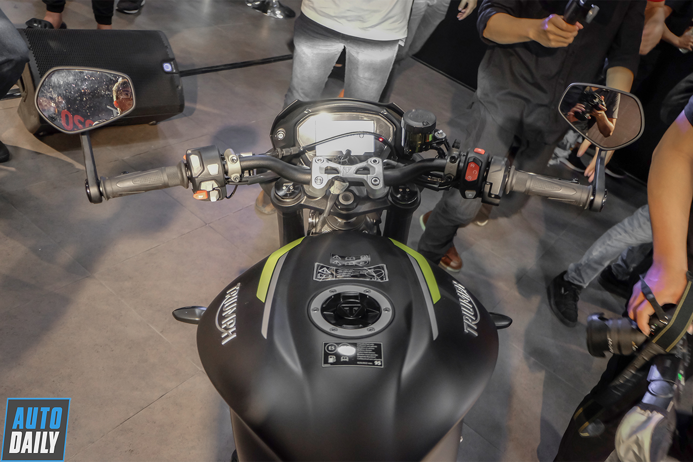 Cận cảnh Triumph Street Triple RS 2020 đầu tiền tại Việt Nam triumph-street-triple-765rs-2020-40.jpg